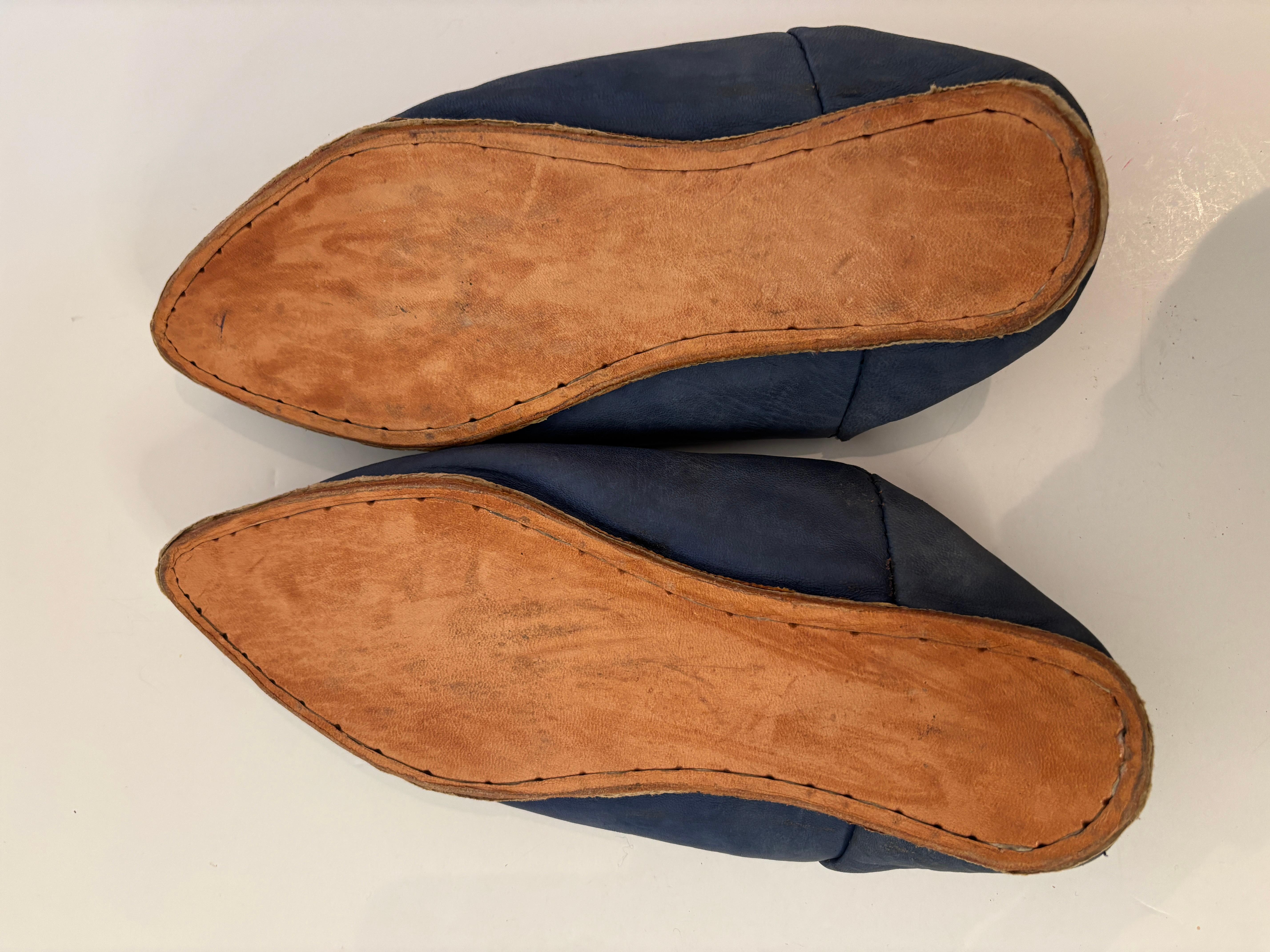 Slippers marocains Babouche en cuir bleu indigo pointu taille 9 en vente 2