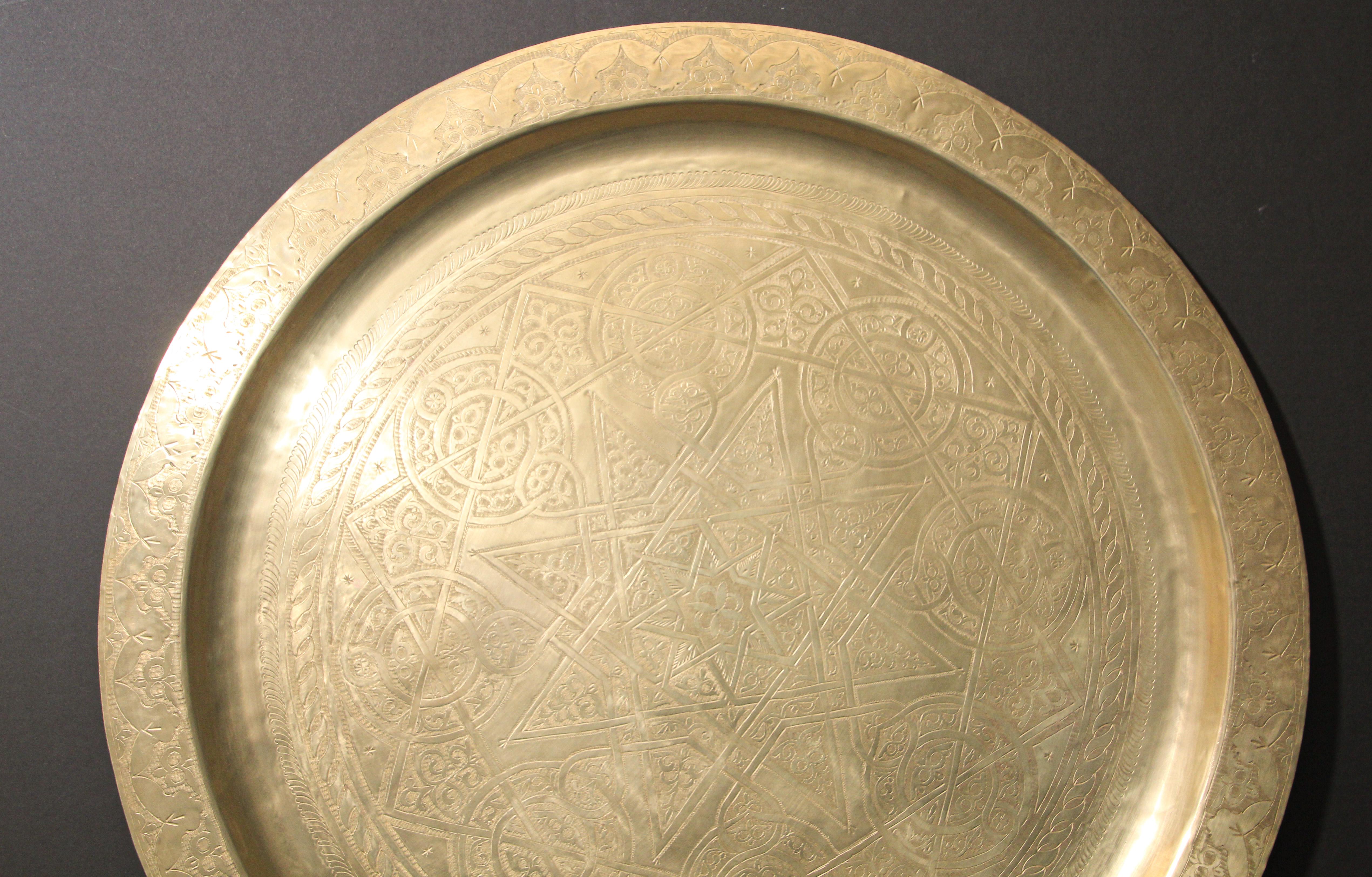 Moroccan Polished Round Large Brass Tray 35 in. Diameter In Good Condition In North Hollywood, CA