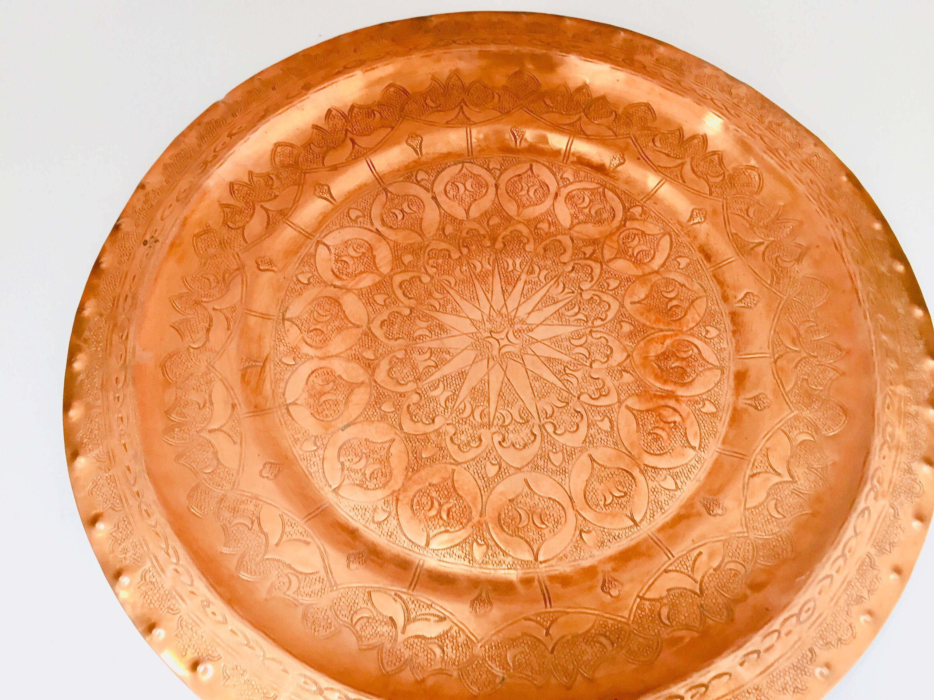 Moroccan Polished Round Metal Copper Tray In Good Condition In North Hollywood, CA
