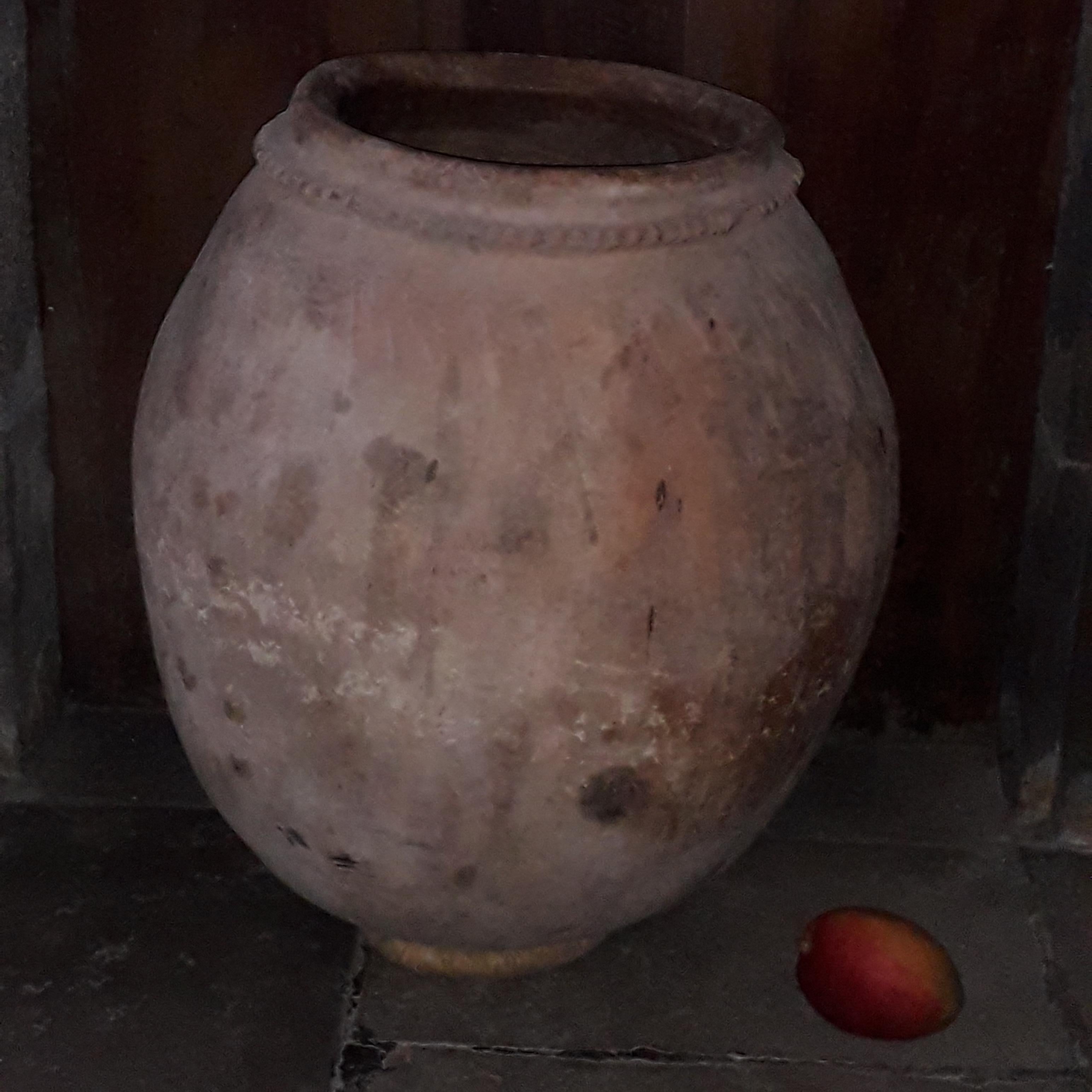 Large jar with Moroccan water, collected in situ homestay. Provenance: ksar in southern Morocco, Ait Ben Haddou.
Object in its juice with a beautiful patina of origin, handmade, few losses of use.
Measures: Height 66 cm, diameter 55 cm.