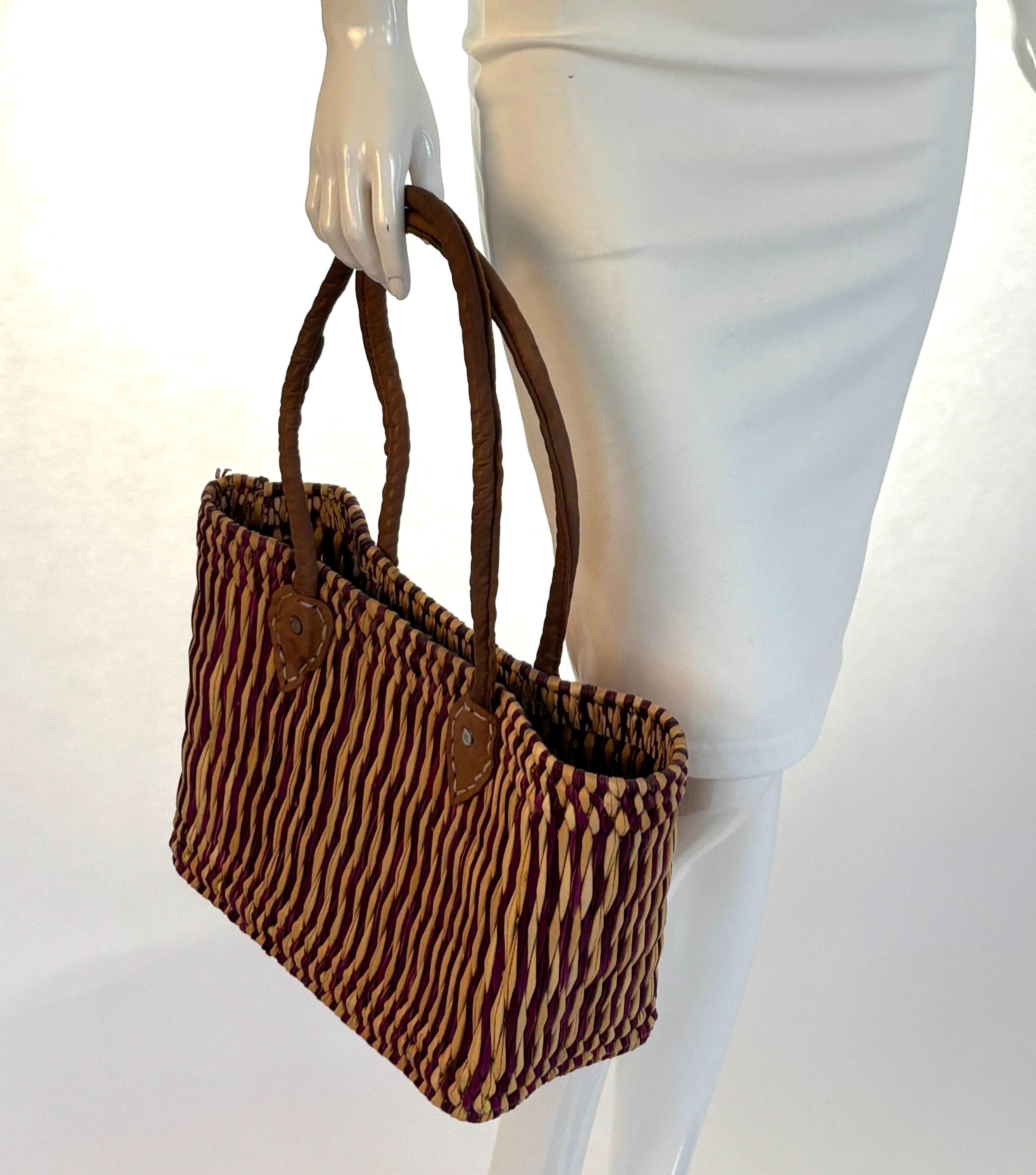 Moroccan Raffia Straw Basket Tote Bag with Leather Handles In Good Condition For Sale In North Hollywood, CA
