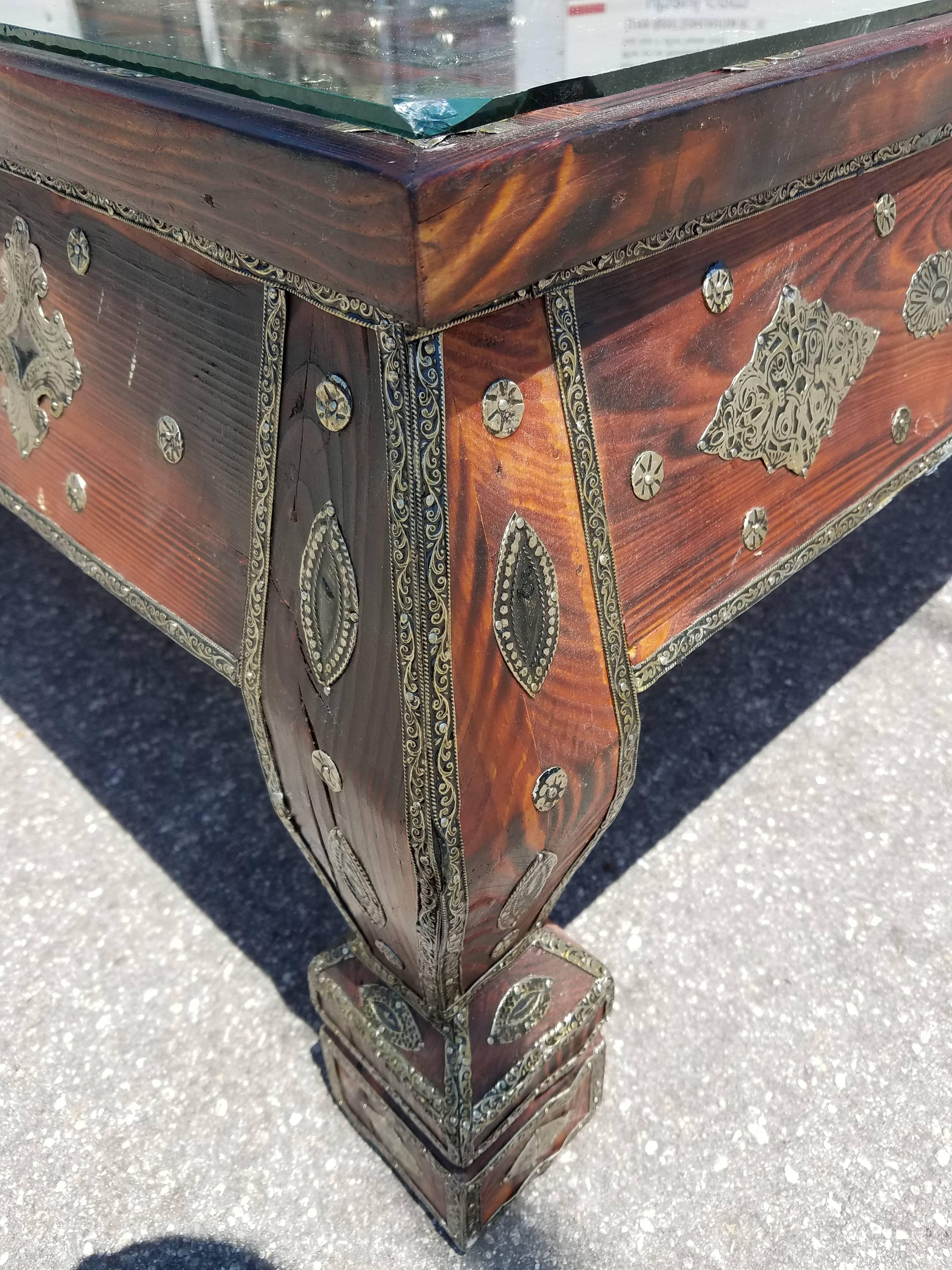 Moroccan Rectangular Metal Inlaid Coffee Table In Excellent Condition In Orlando, FL
