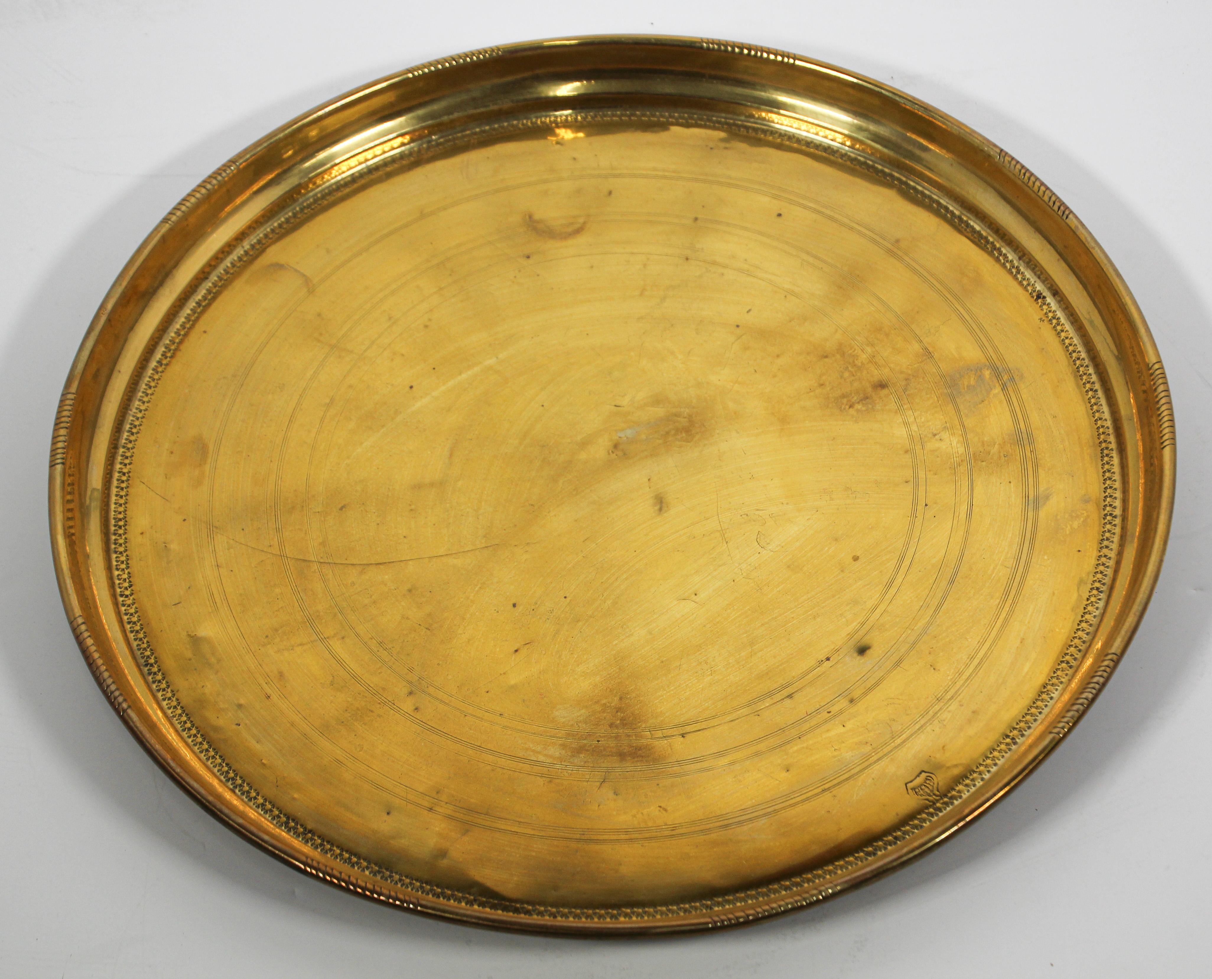 Moroccan antique round brass tray.
The handcrafted circular brass metal platter is decorated and hammered with Islamic Moorish designs.
Heavy brass plate with very Fine hand chased floral and geometric Arabic designs.
Measures: Diameter
