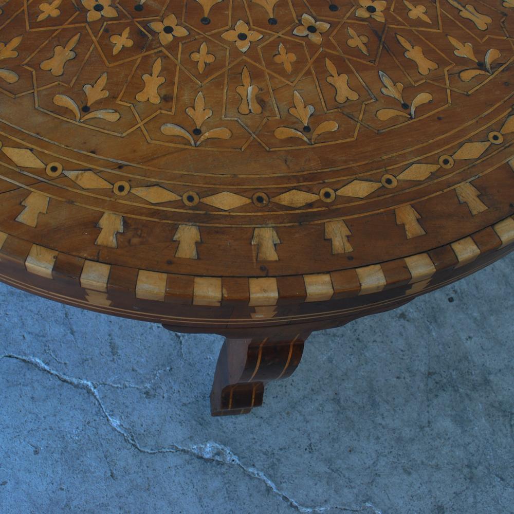 Moroccan Round Coffee Table Inlaid Marquetry In Good Condition In Pasadena, TX