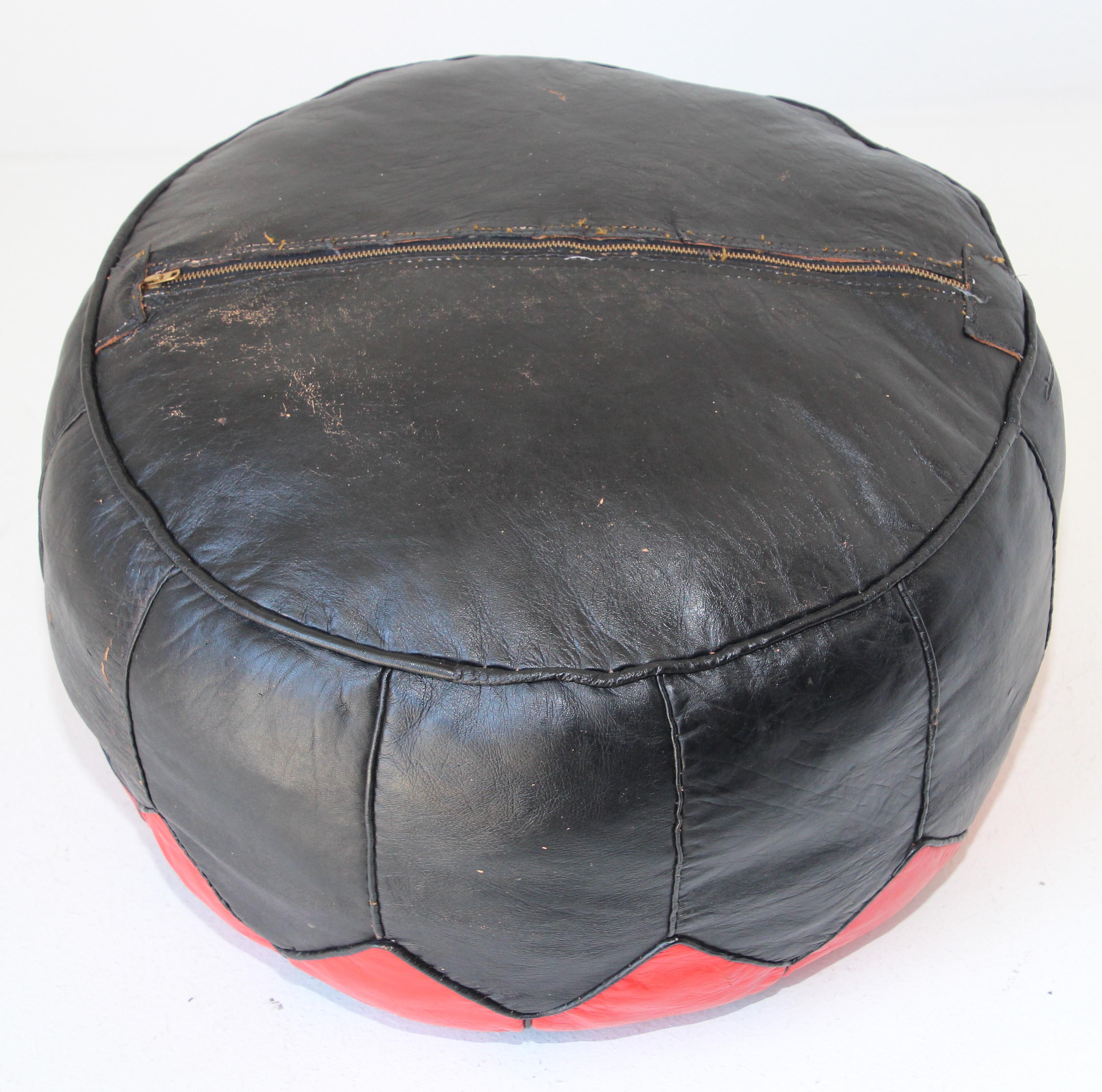 Vintage Moroccan Leather Pouf Hand-Tooled in Marrakesh Red and Black For Sale 7