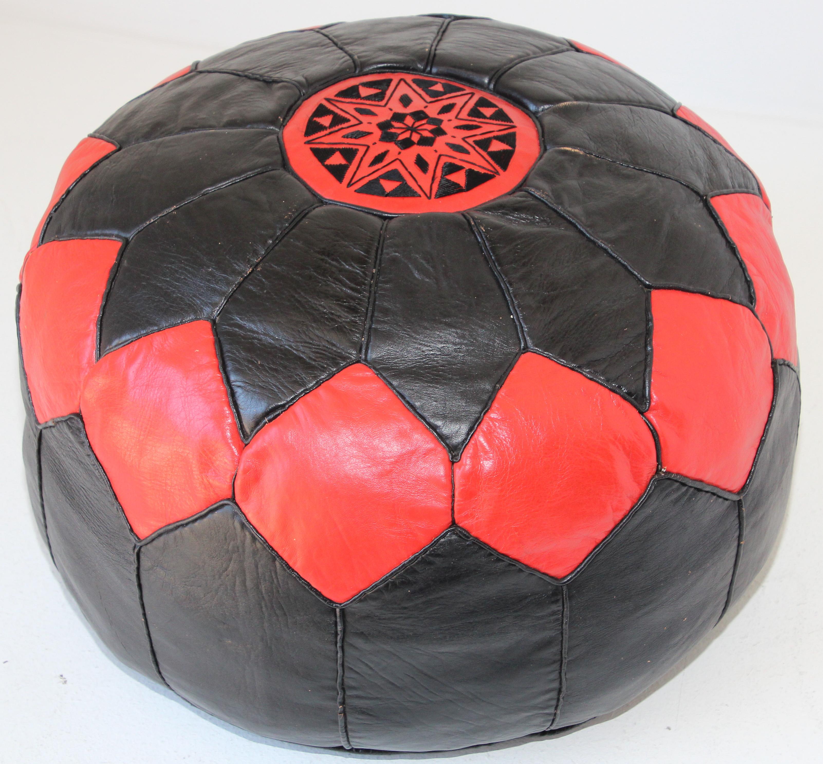 Vintage Moroccan Leather Pouf Hand-Tooled in Marrakesh Red and Black For Sale 3