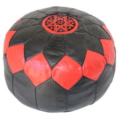 Pouf marocain vintage en cuir rouge et noir Marrakech, fabriqué à la main