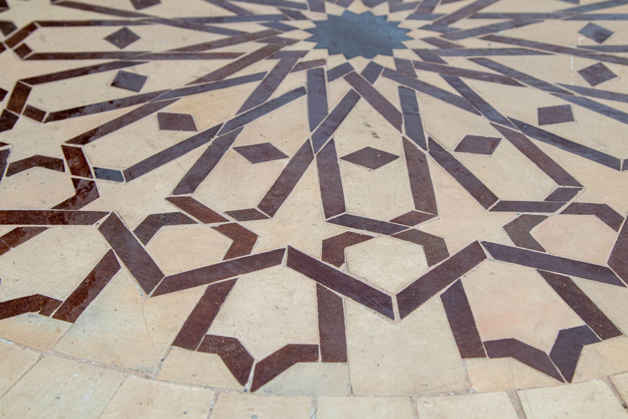 Moroccan Round Mosaic Outdoor Tile Table with Iron Base 2