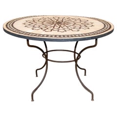 Table d'extérieur en mosaïque marocaine ronde avec base en fer 47 in