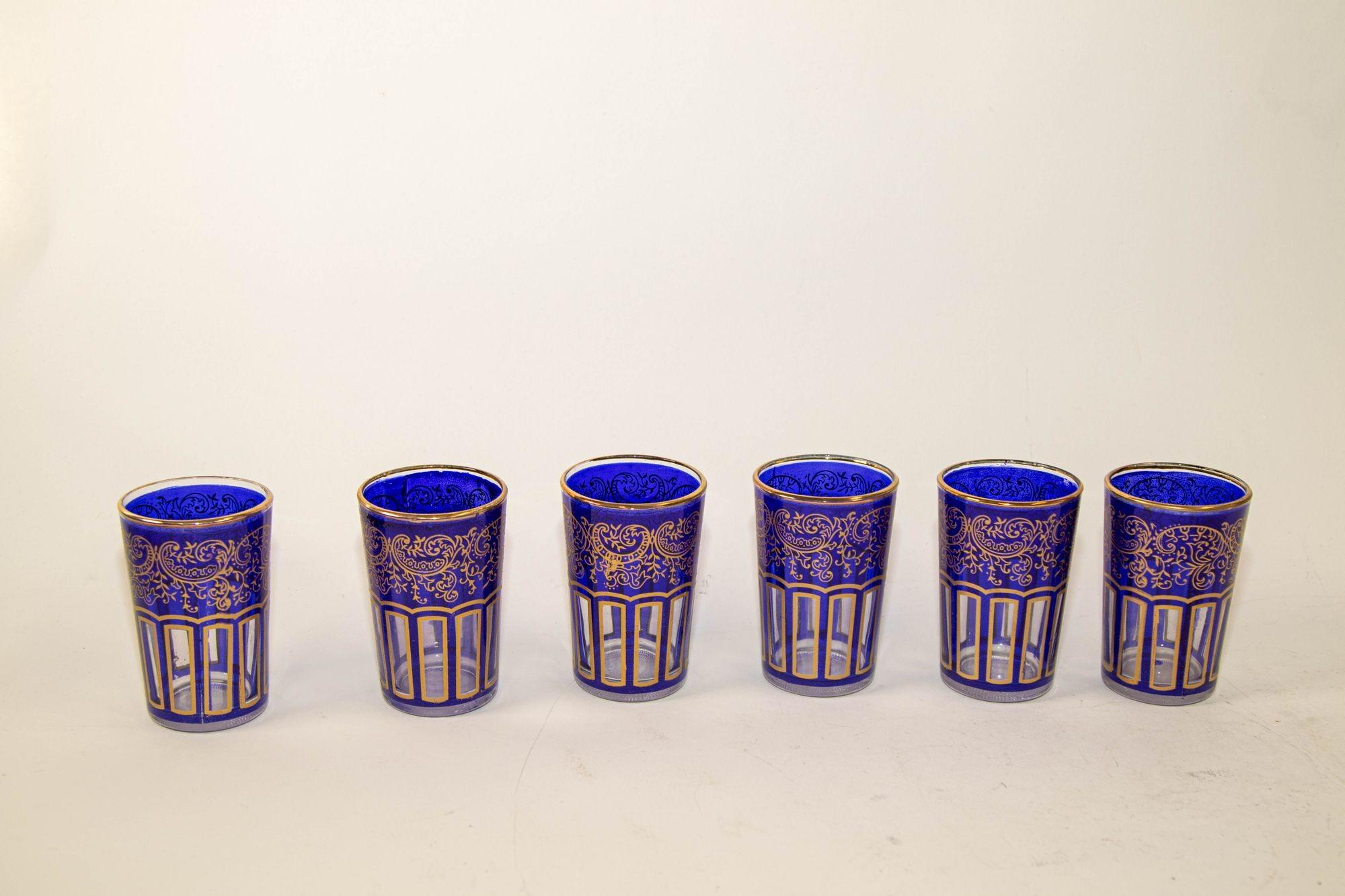Mauresque Ensemble de 6 verres de bar marocains bleu roi avec motif arabesque mauresque doré en vente