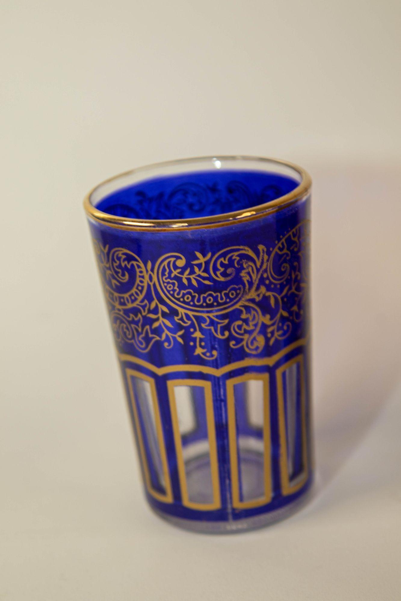 Moroccan Royal Blue Glasses with Gold Moorish Arabesque Design Set of 6 Barware In Good Condition For Sale In North Hollywood, CA