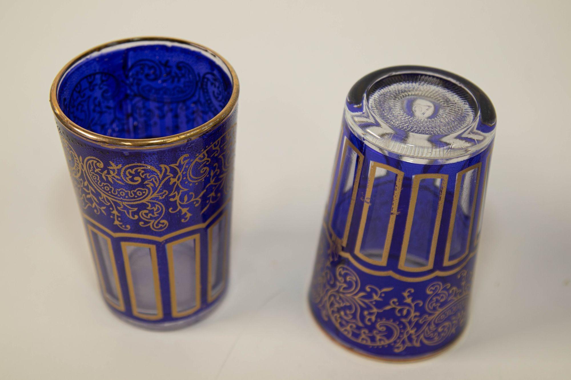 Moroccan Royal Blue Glasses with Gold Moorish Arabesque Design Set of 6 Barware For Sale 4