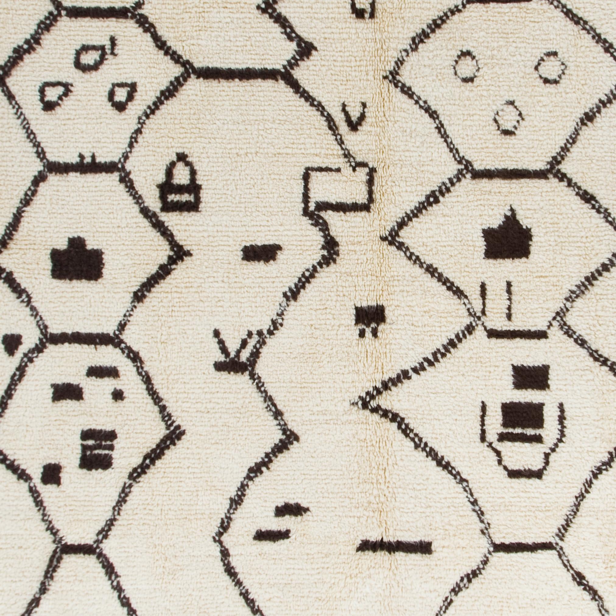 Hand-Knotted Moroccan Rug. 100% Natural Wool. Beni Ourain Berber Carpet in Ivory & Dark Brown For Sale