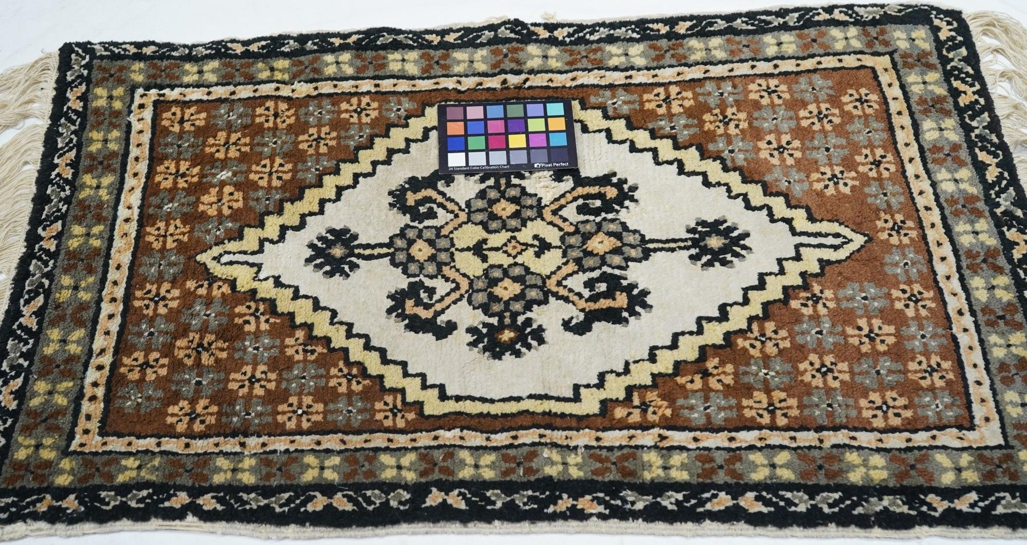 Marokkanischer Teppich 2'2'' x 3'6'' im Angebot 5