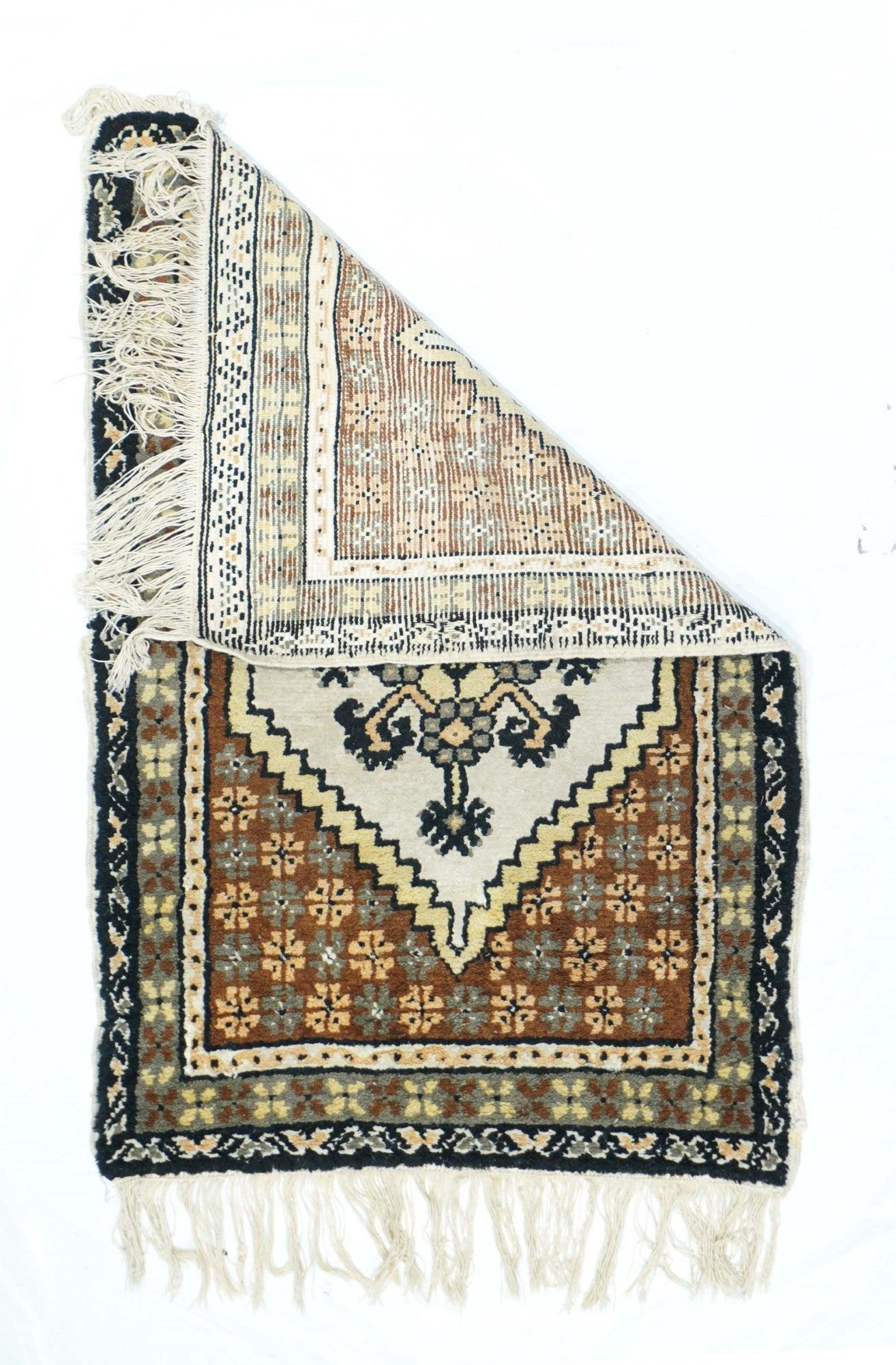 Marokkanischer Teppich, Maße: 2'2'' x 3'6''.