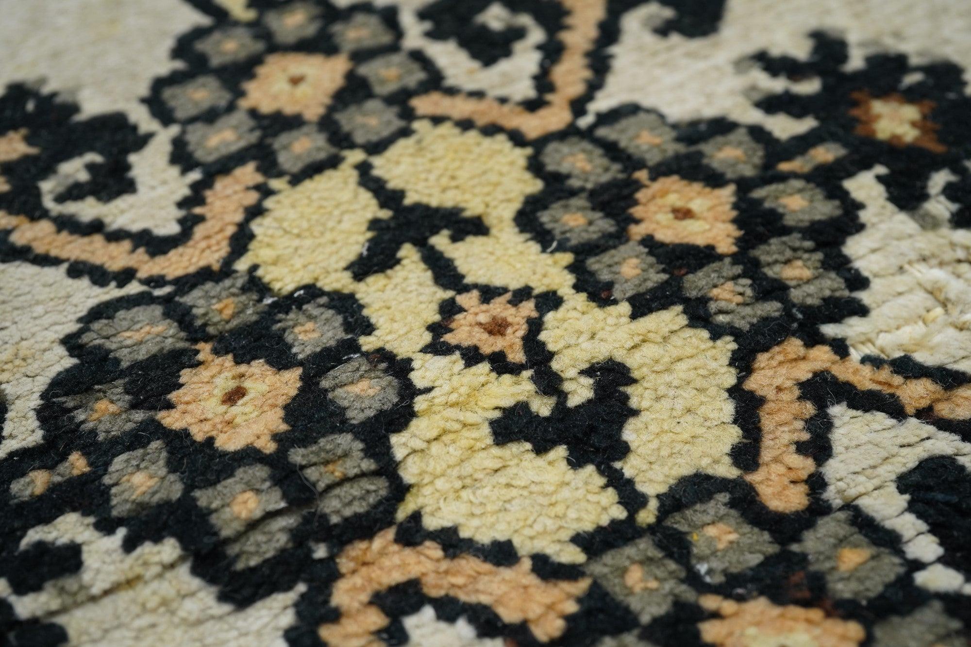 Marokkanischer Teppich 2'2'' x 3'6'' im Angebot 3