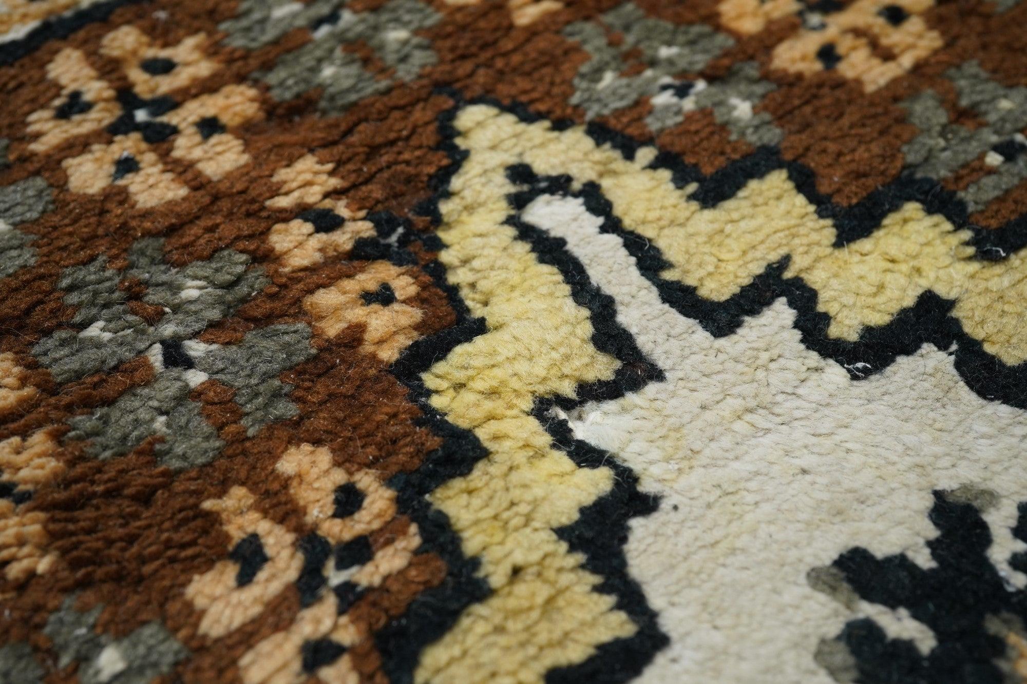 Marokkanischer Teppich 2'2'' x 3'6'' im Angebot 4