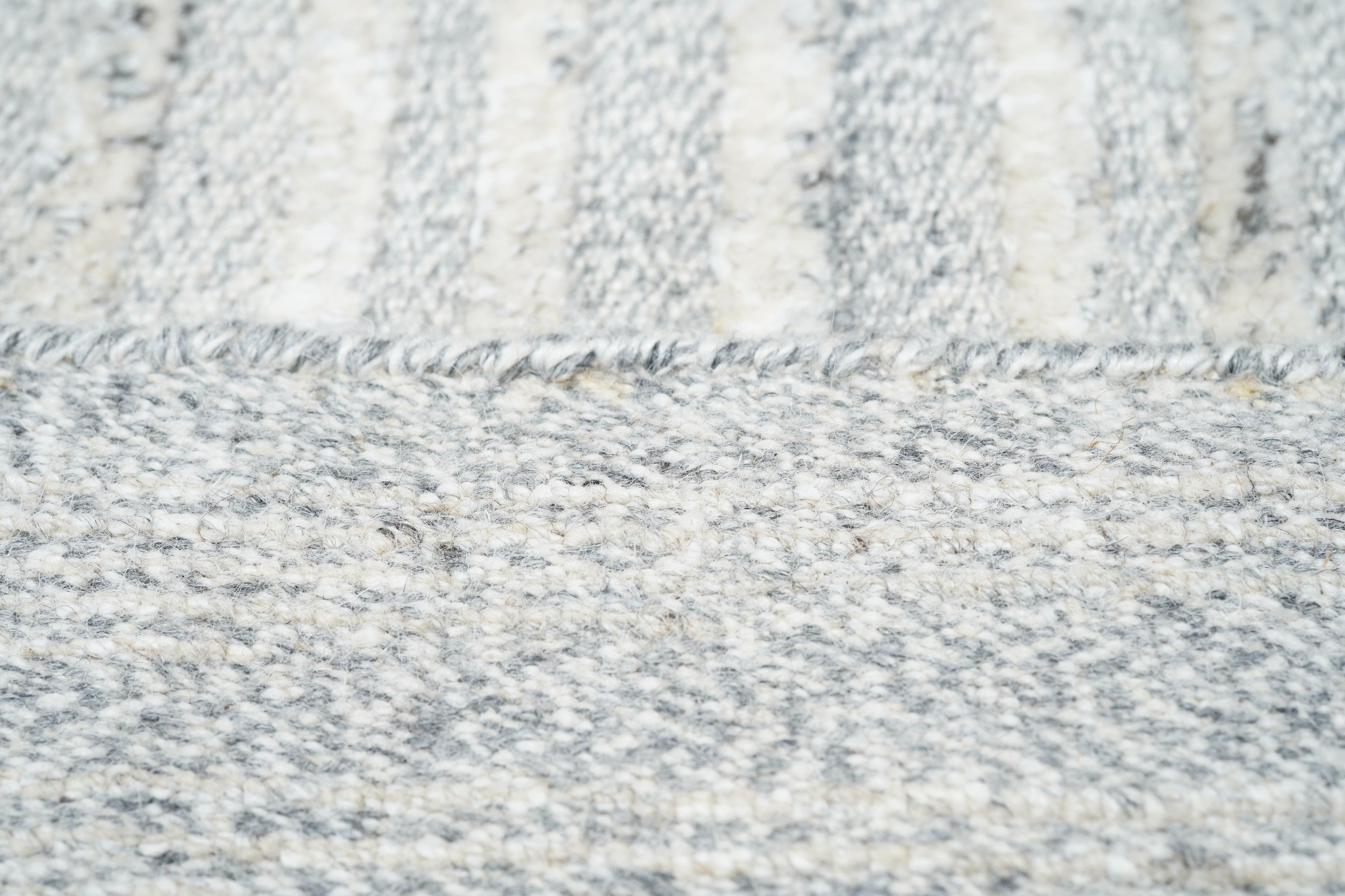 Moroccan Rug 4'0'' x 6'0'' in vendita 2