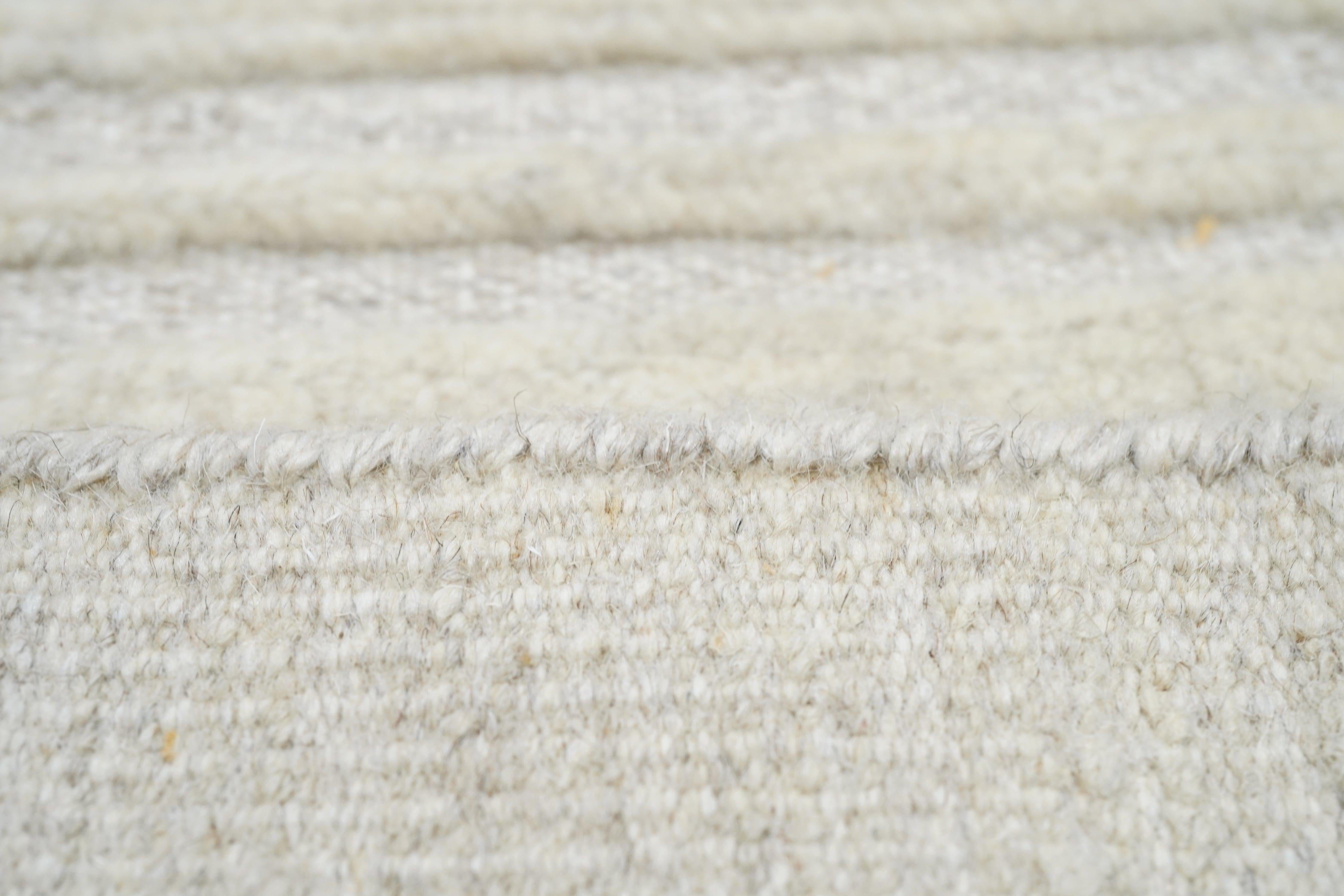 Moroccan Rug 4'0'' x 6'1'' in vendita 4