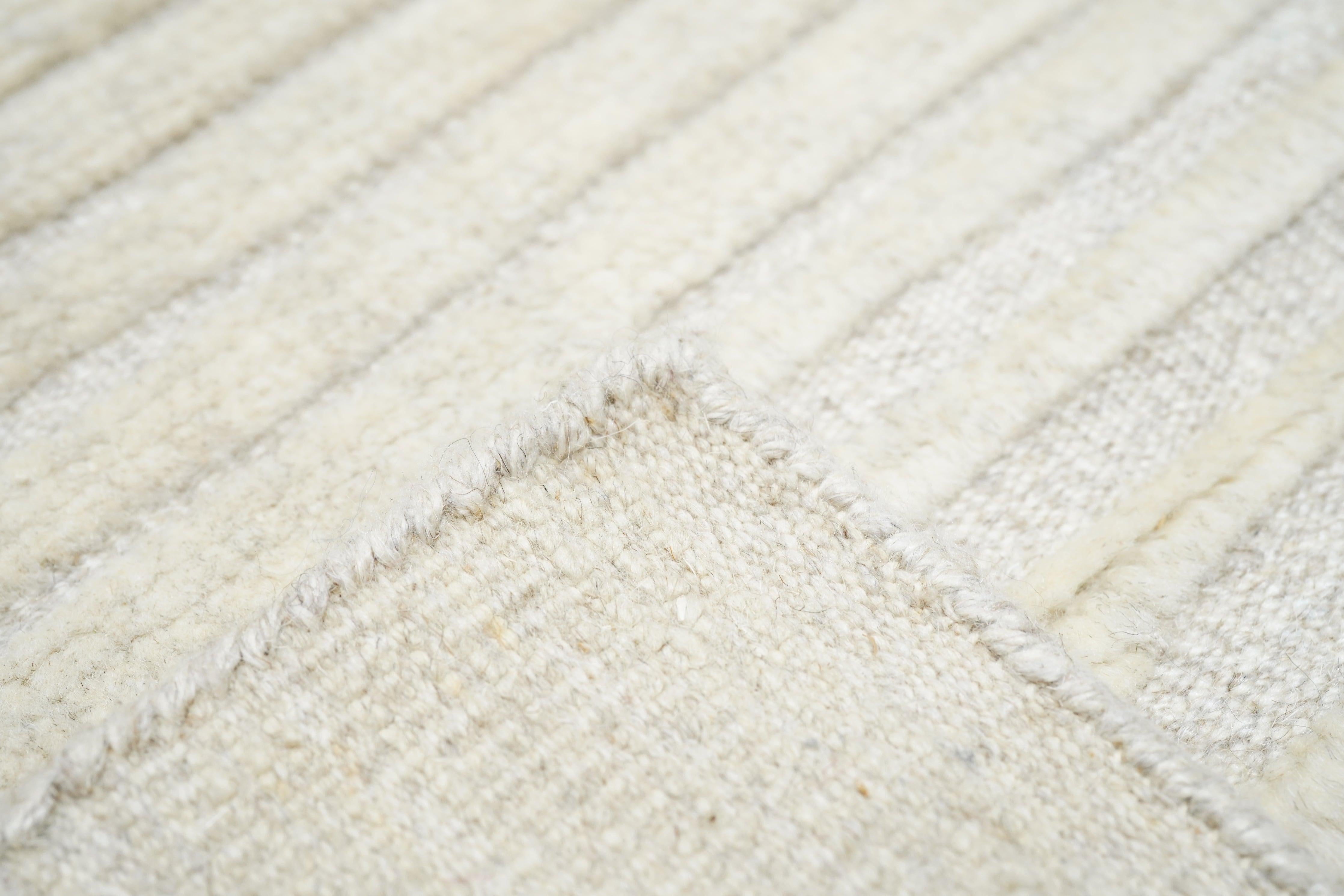 Moroccan Rug 4'0'' x 6'1'' in vendita 3