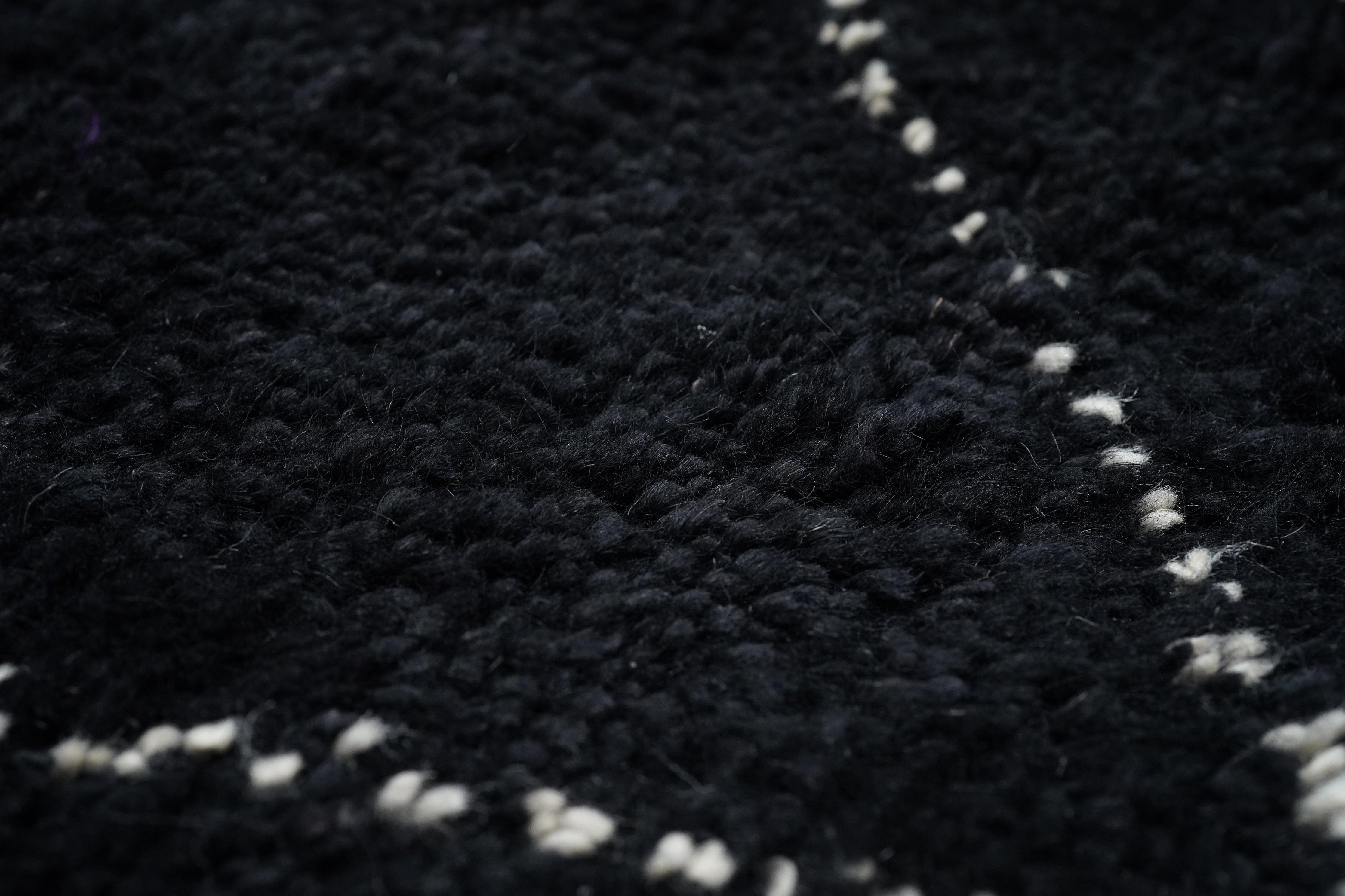Moroccan Rug 4'1'' x 6'0'' im Angebot 2