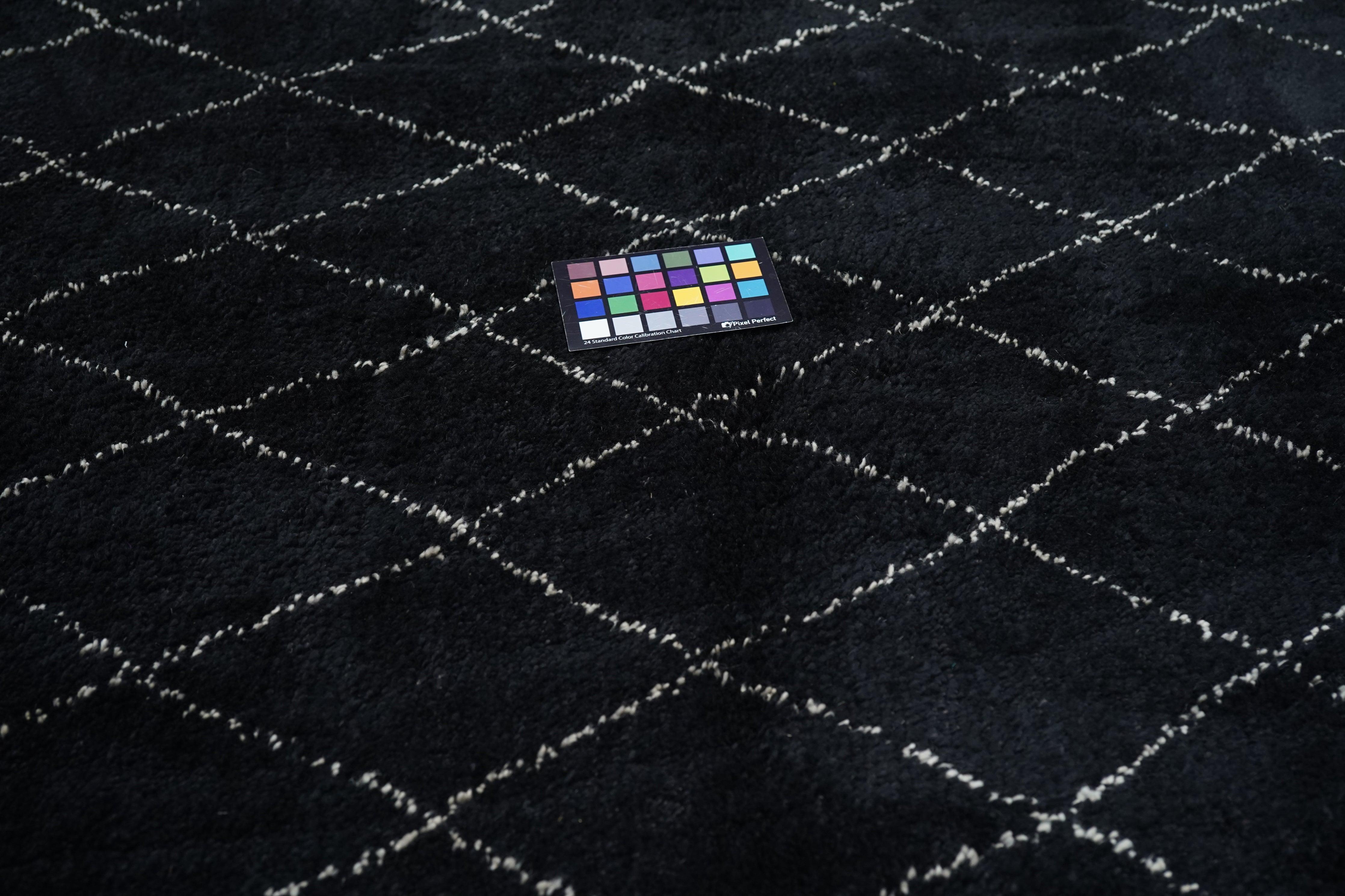 Moroccan Rug 4'1'' x 6'0'' im Angebot 3