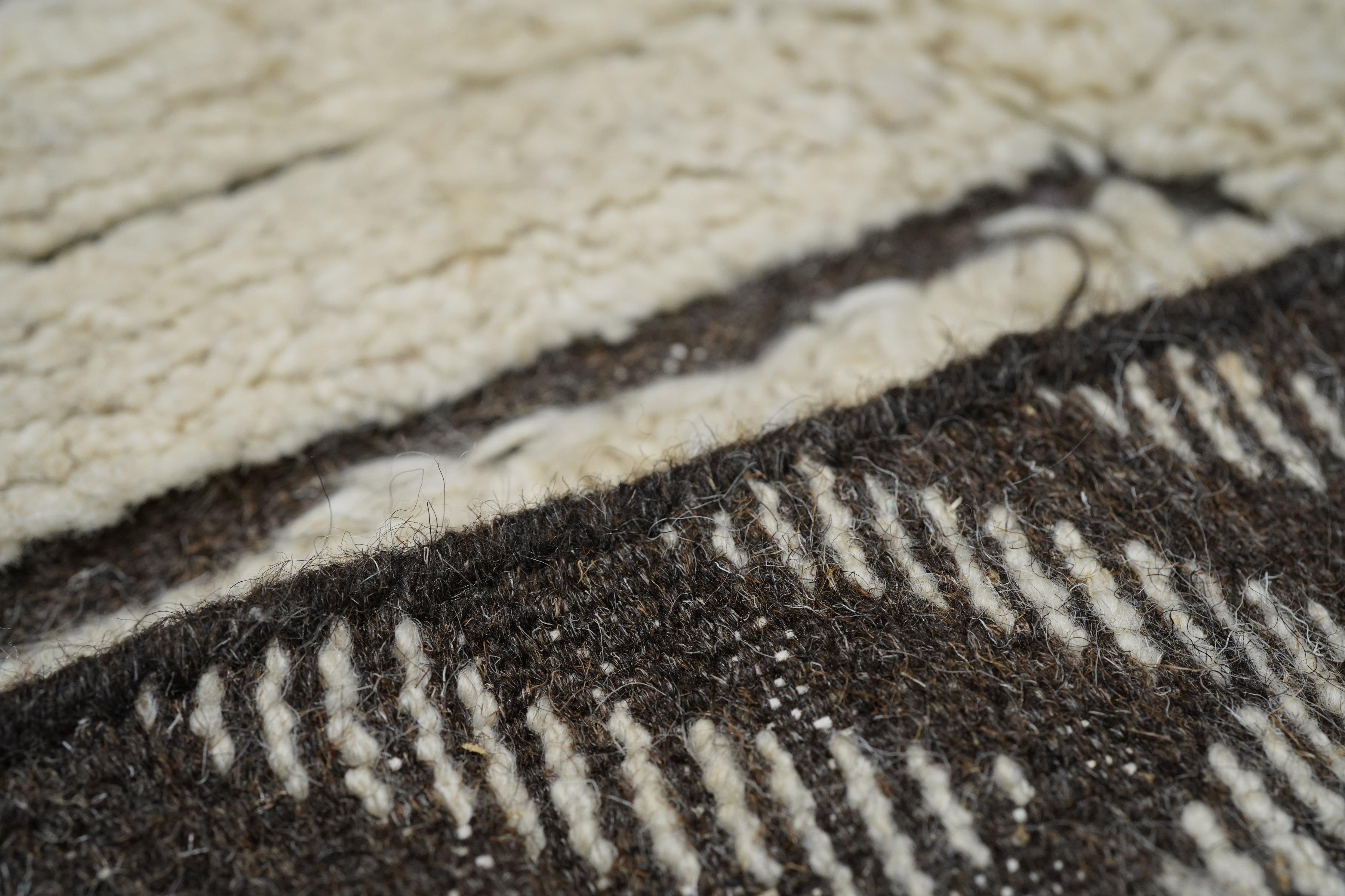 Moroccan Rug 5'0'' x 6'0'' For Sale 1