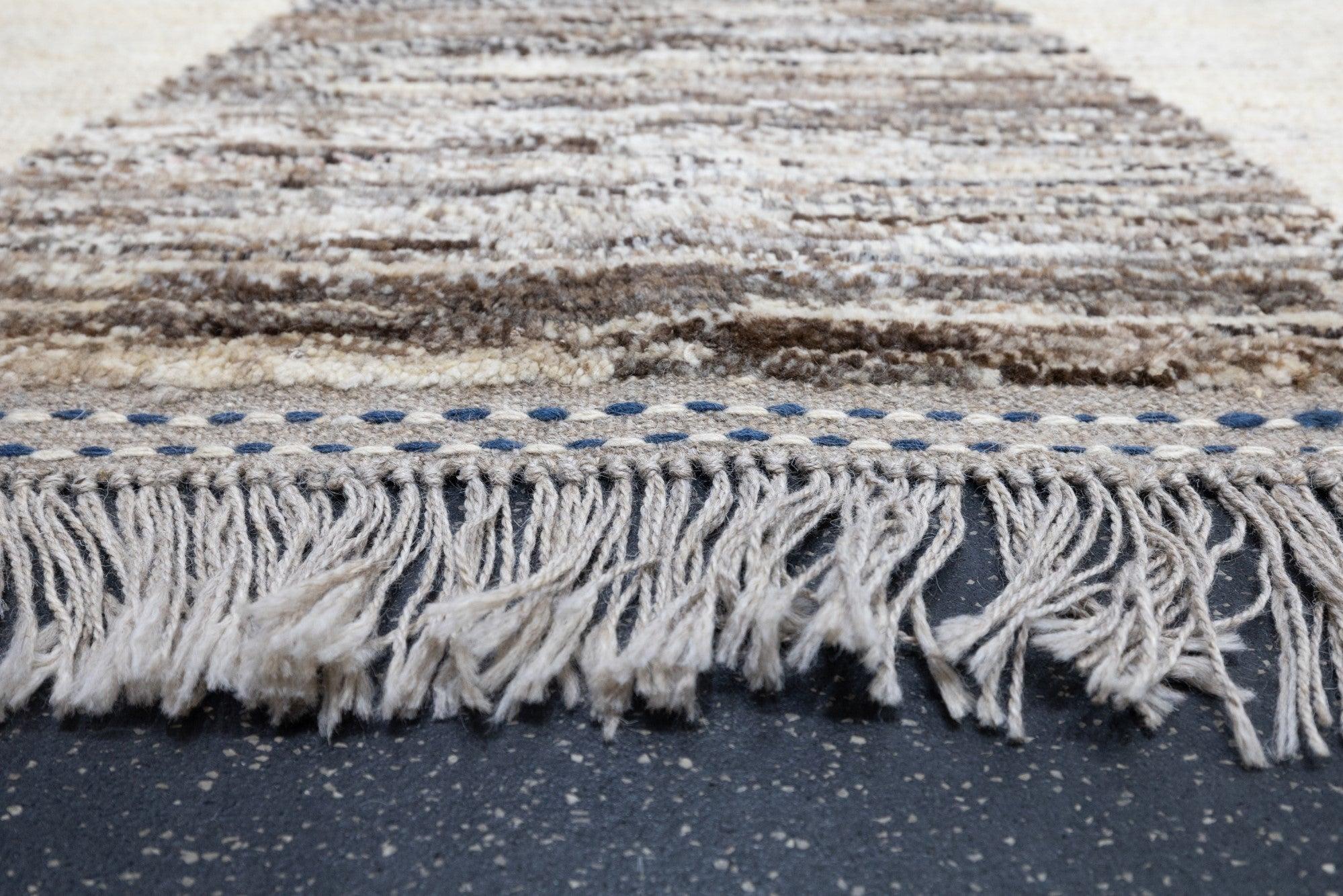 XXI secolo e contemporaneo Tappeto Moroccan 5'8'' x 8'2'' in vendita