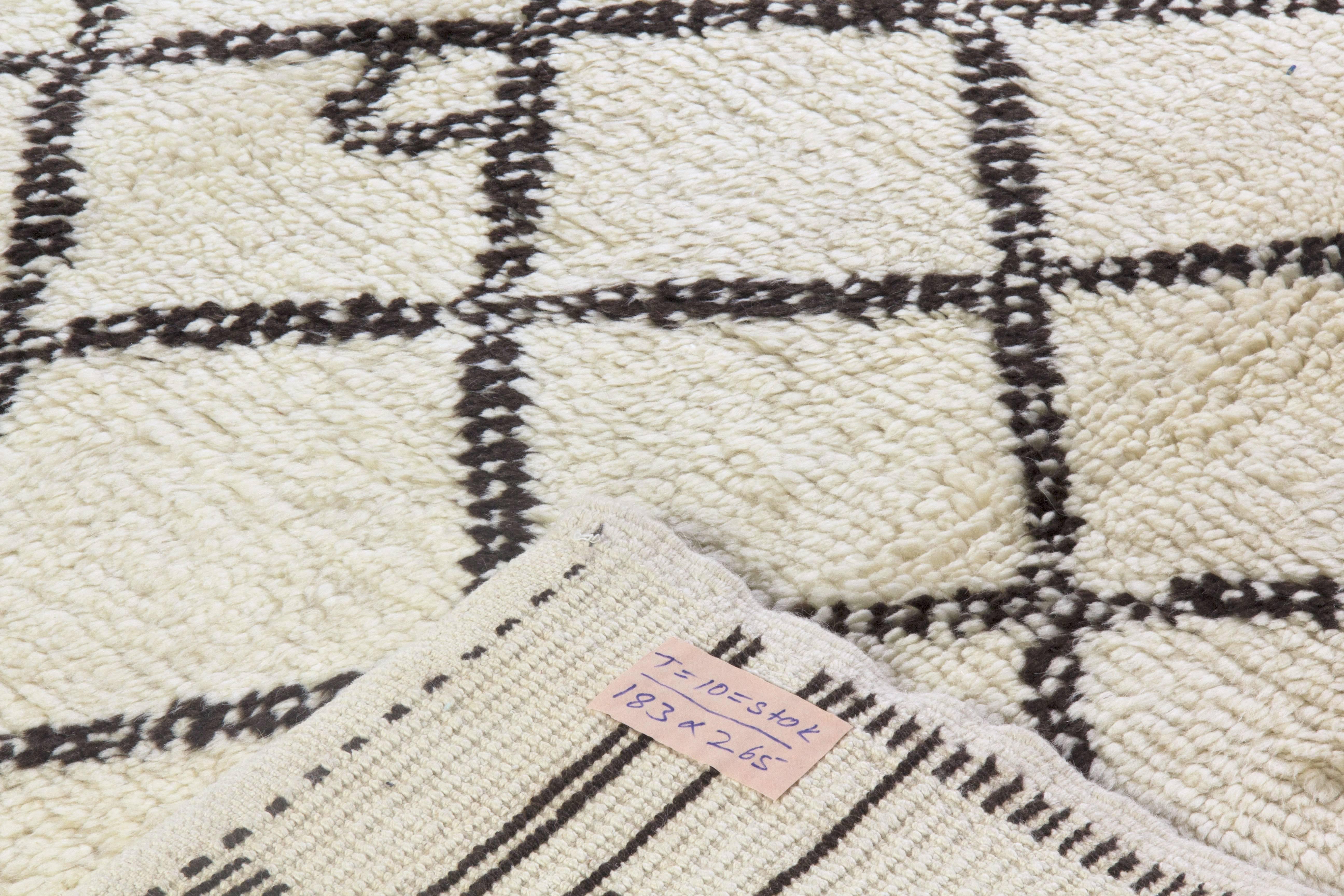 Scandinavian Modern Moroccan Rug 6x9 ft For Sale