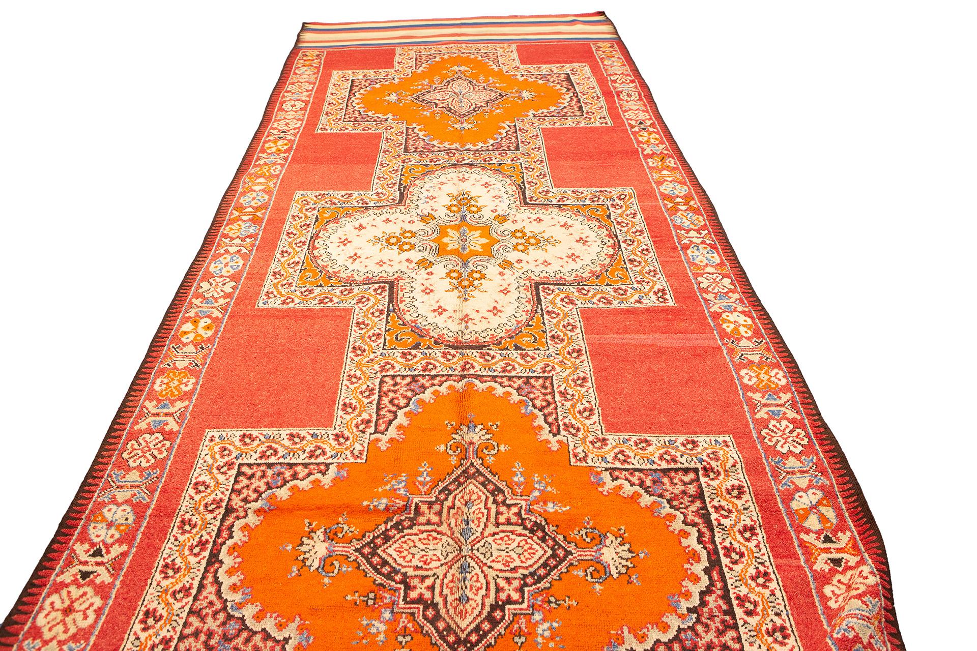 Moroccan Rug Extra Long Multi-Color In Good Condition For Sale In Ferrara, IT