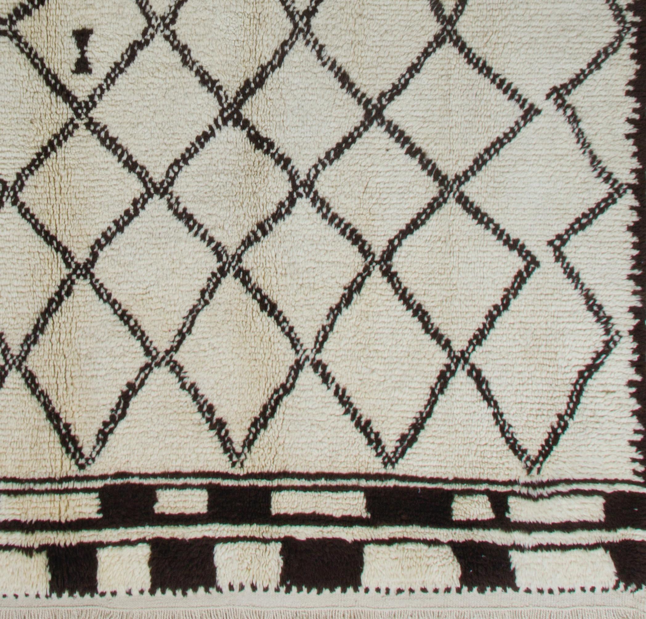 Marokkanischer Teppich (21. Jahrhundert und zeitgenössisch) im Angebot