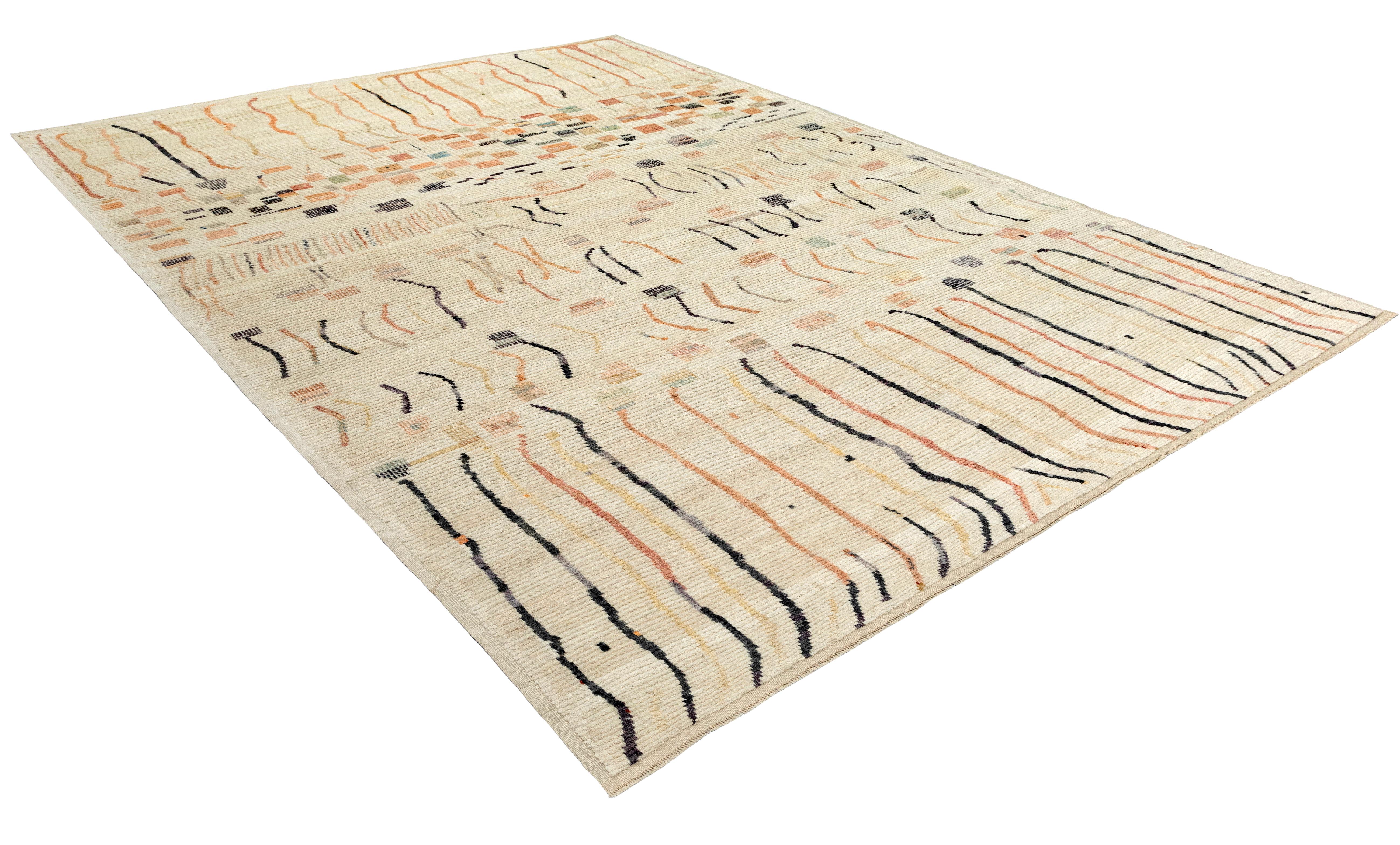 Marocain Tapis marocain - Laine nouée à la main avec un design tribal artistique en vente