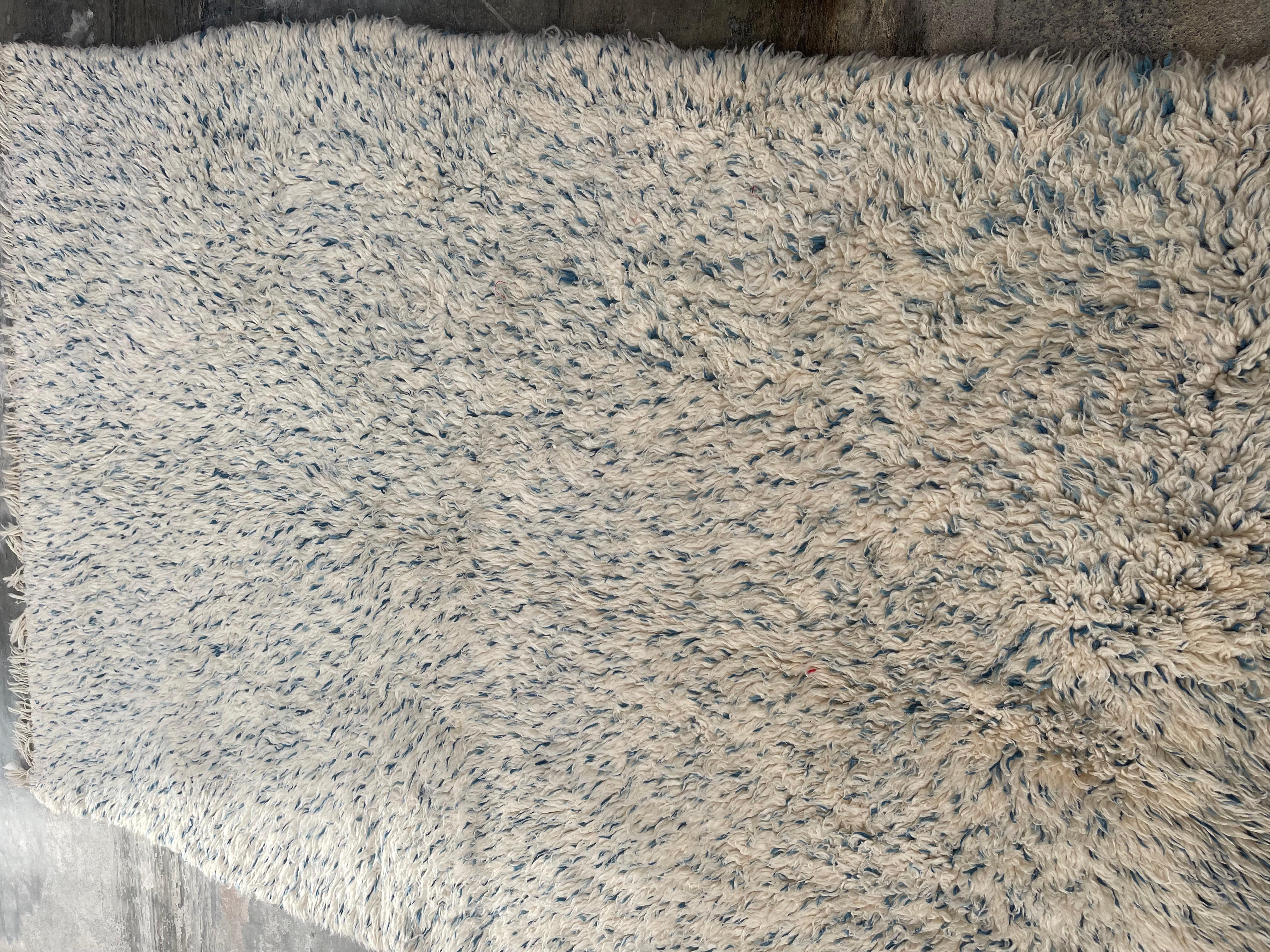 Folk Art Moroccan rug handmade 100% wool For Sale