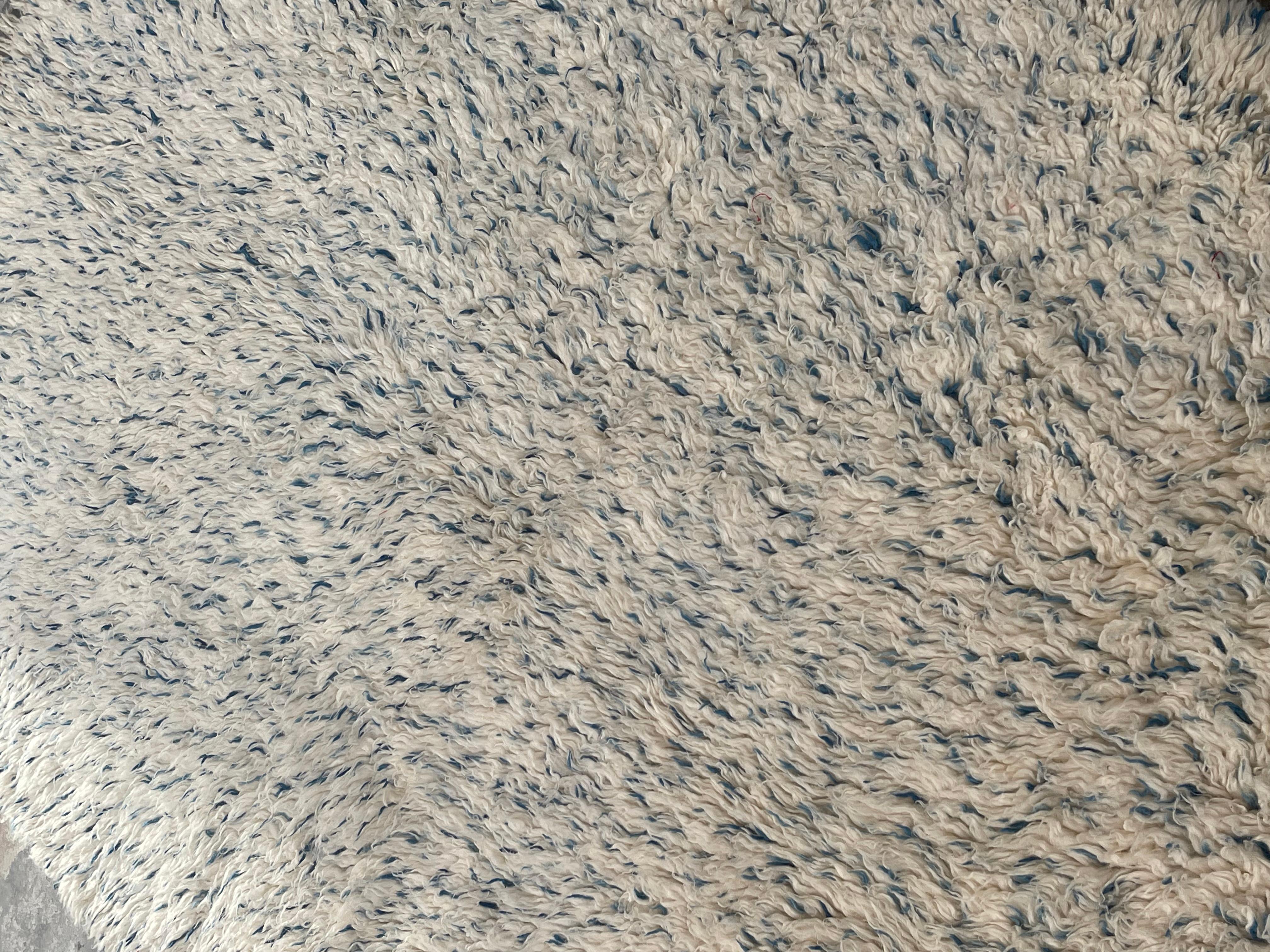 Contemporary Moroccan rug handmade 100% wool For Sale