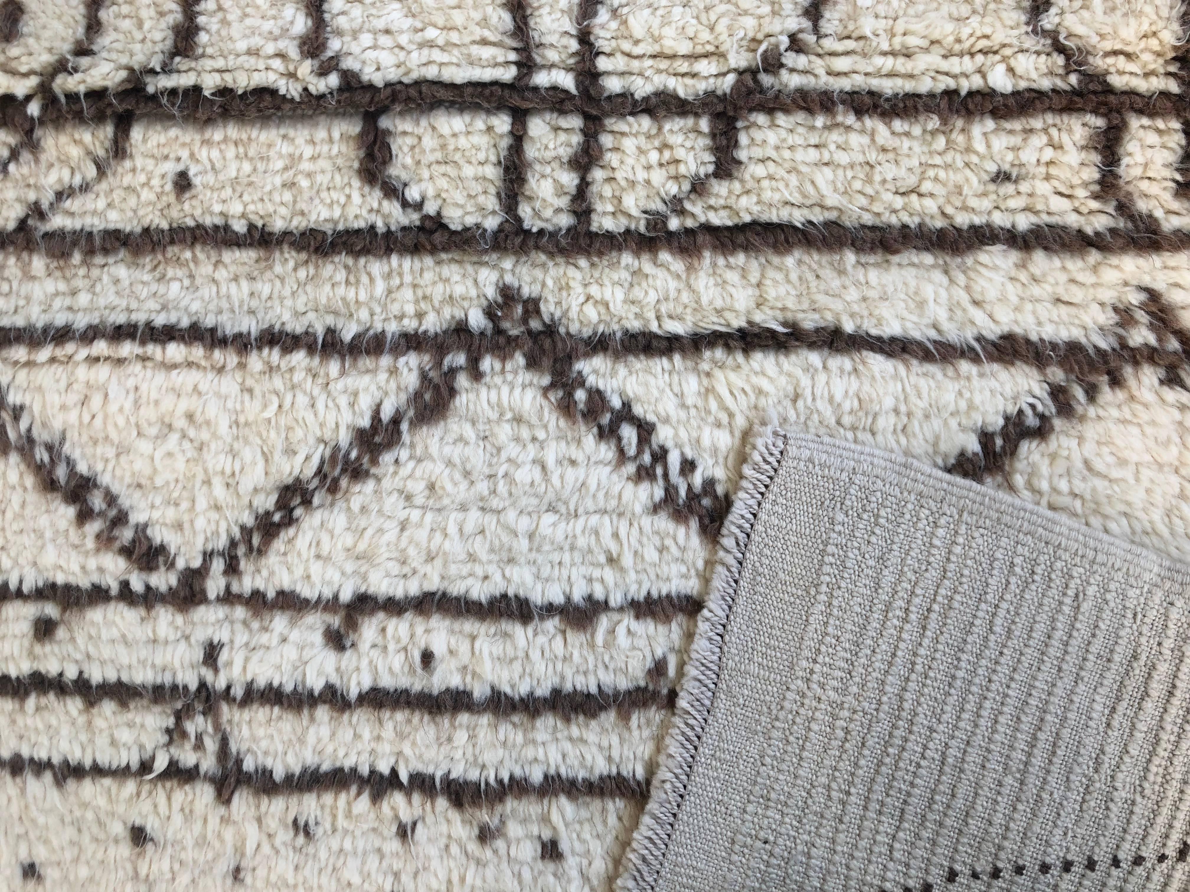 Hand-Knotted 8x10 Ft Modern Moroccan Rug. 100% Natural Un-dyed Wool. Custom Options Available For Sale