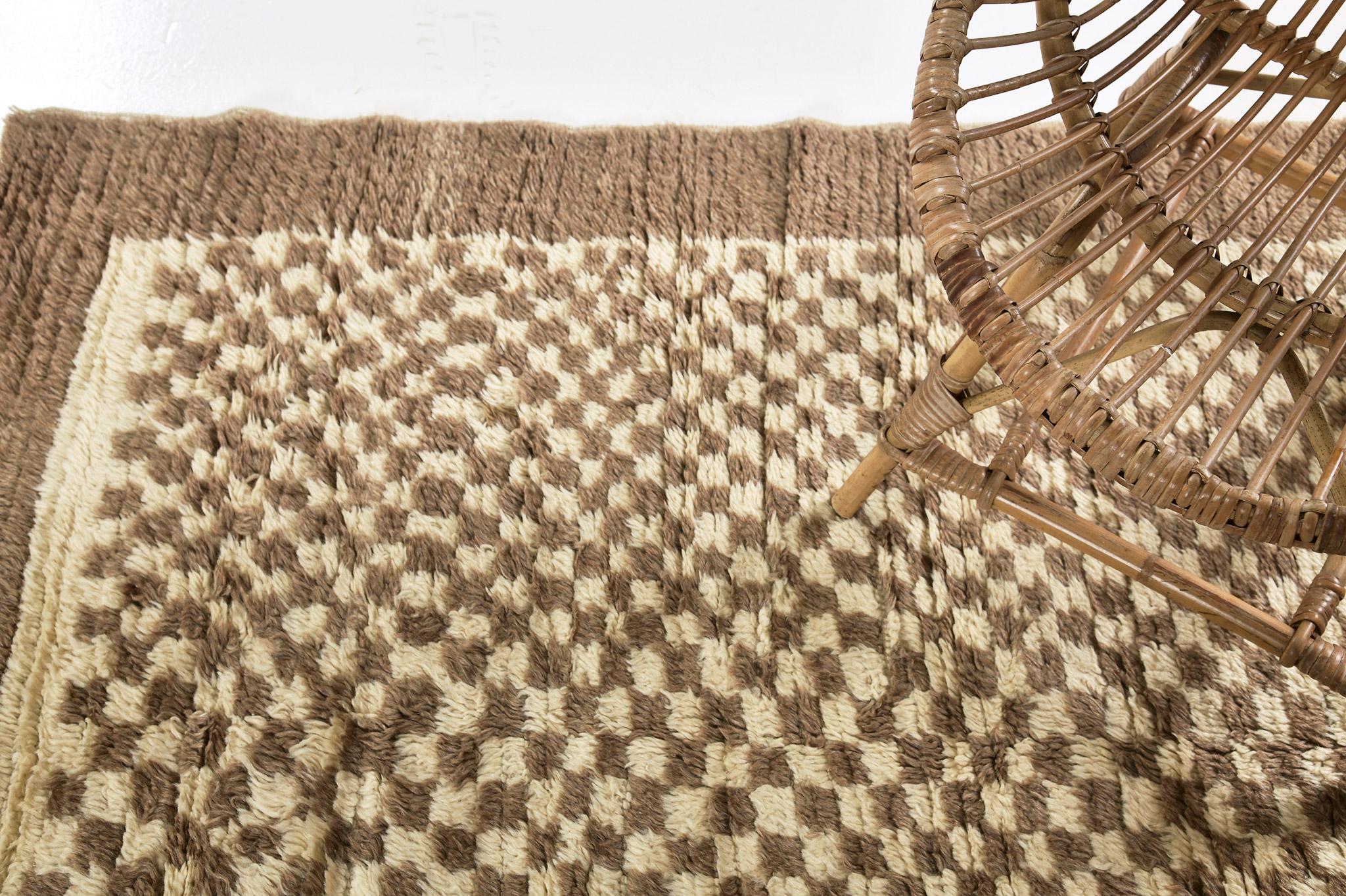 Marokkanischer Teppich aus der Atlas-Kollektion Middle Atlas Tribe im Zustand „Neu“ im Angebot in WEST HOLLYWOOD, CA