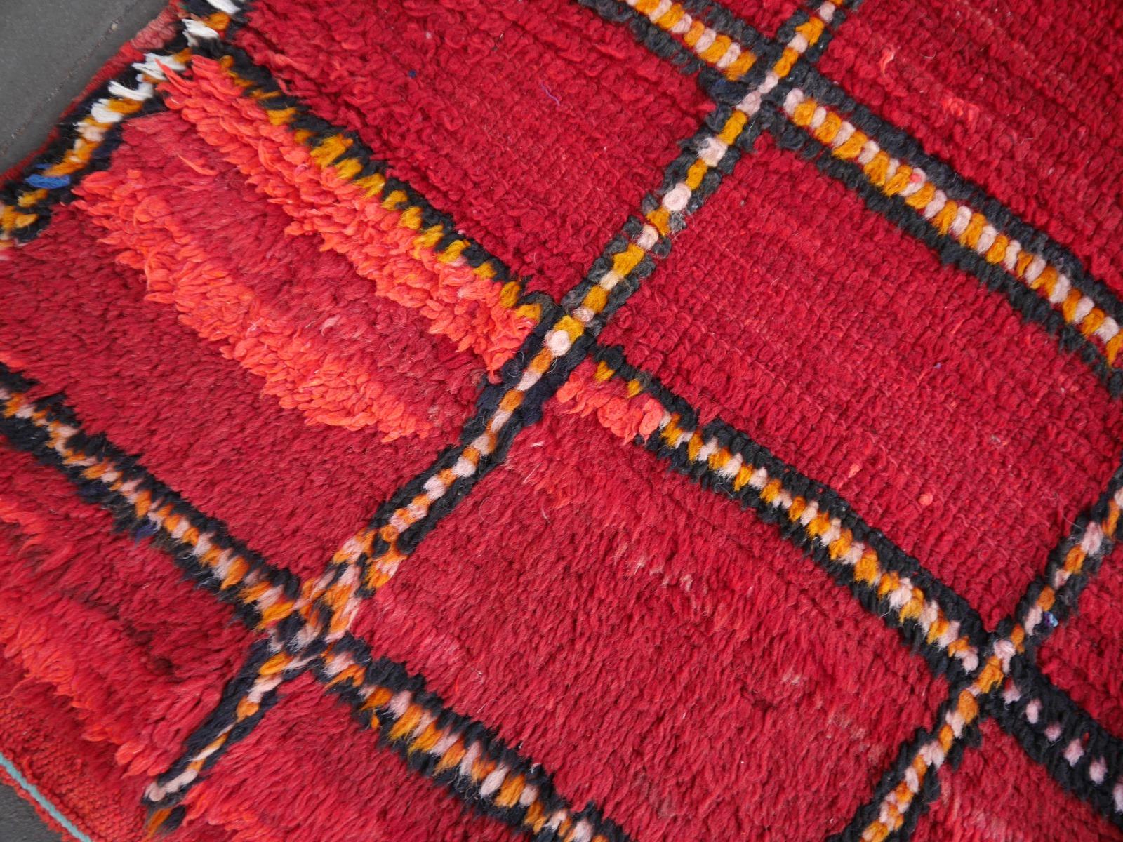 Marokkanischer Teppich Nordafrikanischer Stammes Bauhaus Design Djoharian Kollektion Vintage (Stammeskunst) im Angebot