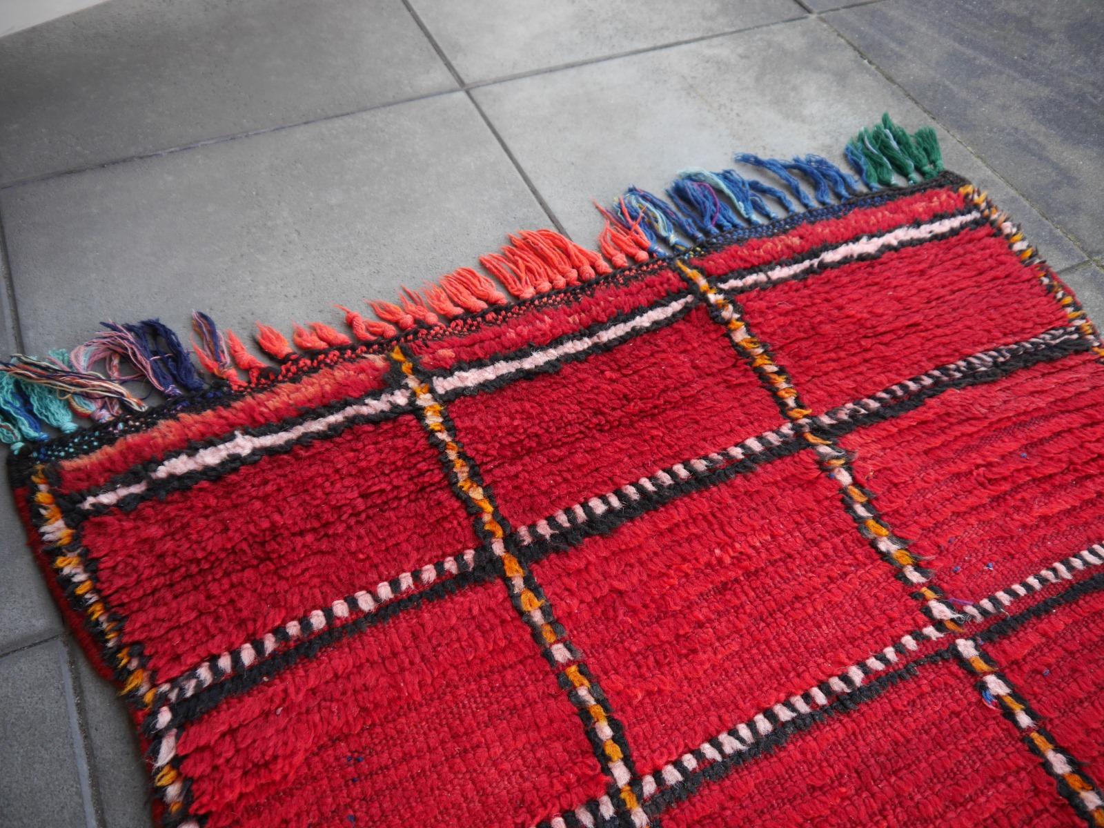 Marokkanischer Teppich Nordafrikanischer Stammes Bauhaus Design Djoharian Kollektion Vintage (Wolle) im Angebot