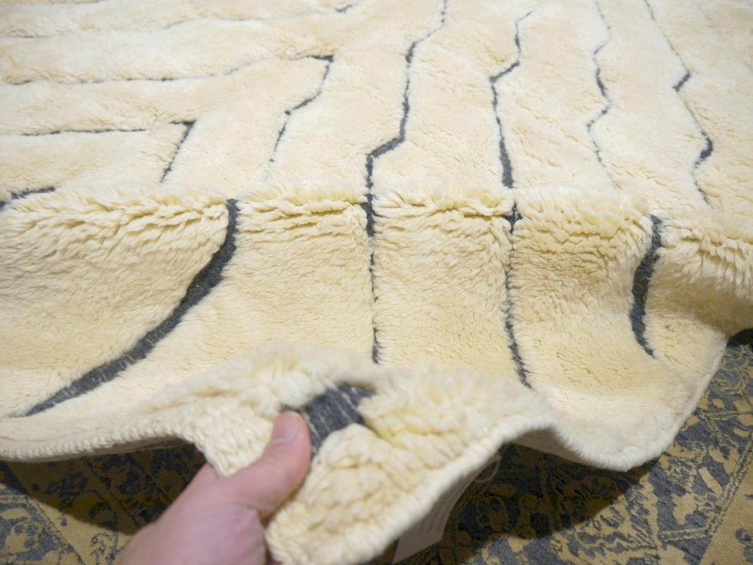 Marokkanischer Teppich Nordafrikanischer Stammes Beni Ourain Design Djoharian Kollektion Beige im Angebot 5