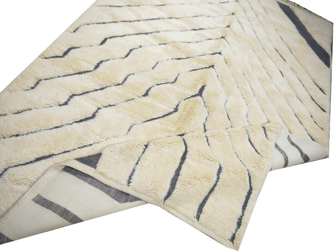 Marokkanischer Teppich Nordafrikanischer Stammes Beni Ourain Design Djoharian Kollektion Beige im Angebot 6