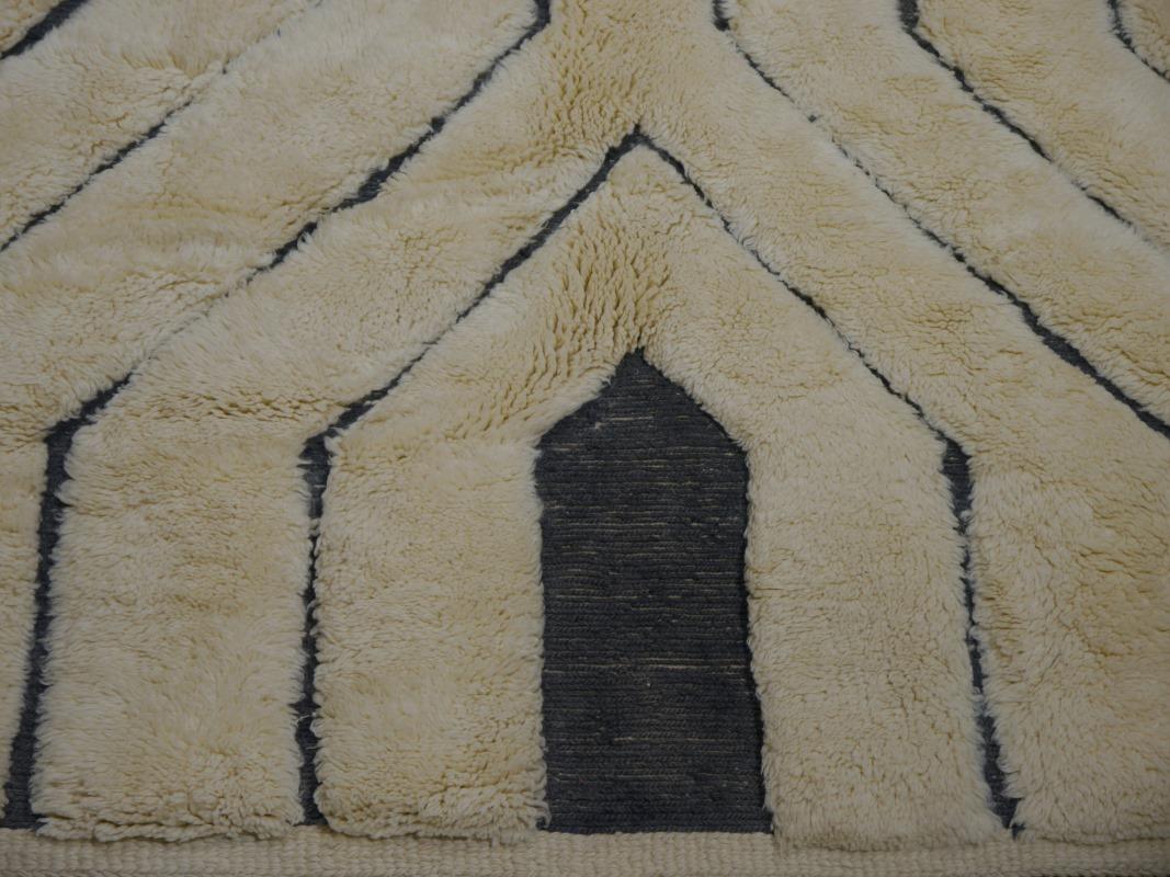Marokkanischer Teppich Nordafrikanischer Stammes Beni Ourain Design Djoharian Kollektion Beige (Handgeknüpft) im Angebot