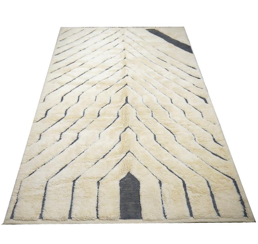 Marokkanischer Teppich Nordafrikanischer Stammes Beni Ourain Design Djoharian Kollektion Beige (Handgeknüpft) im Angebot