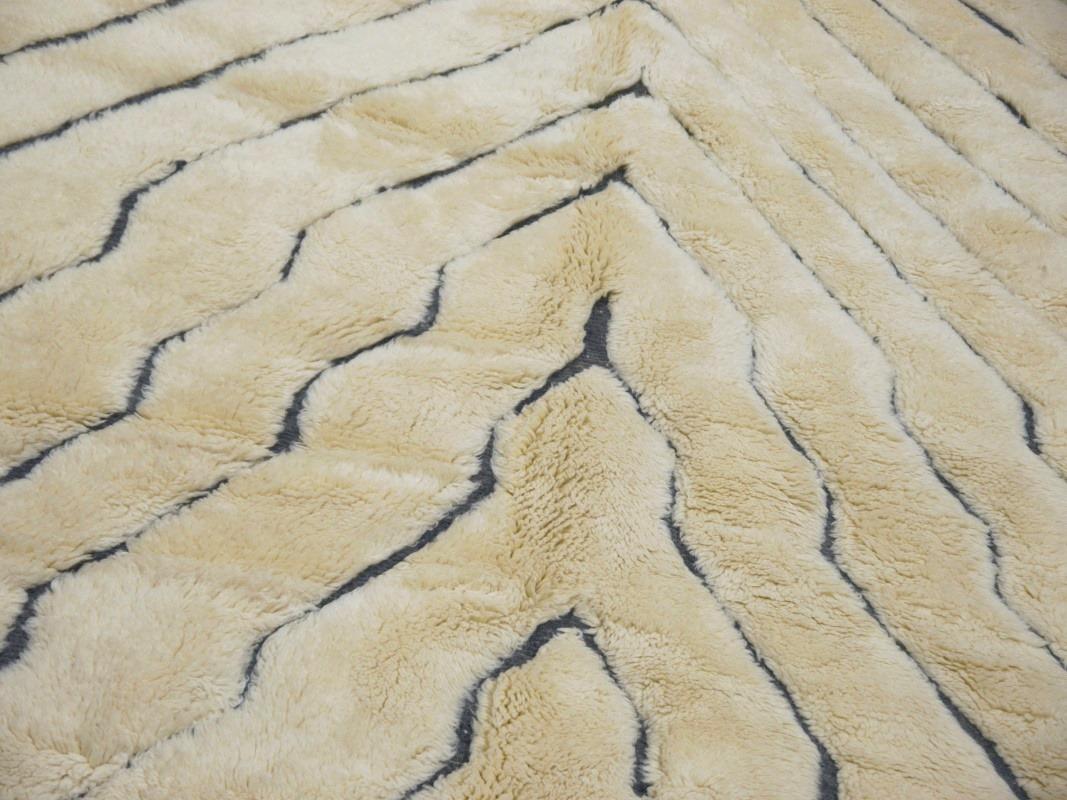 Marokkanischer Teppich Nordafrikanischer Stammes Beni Ourain Design Djoharian Kollektion Beige (Wolle) im Angebot