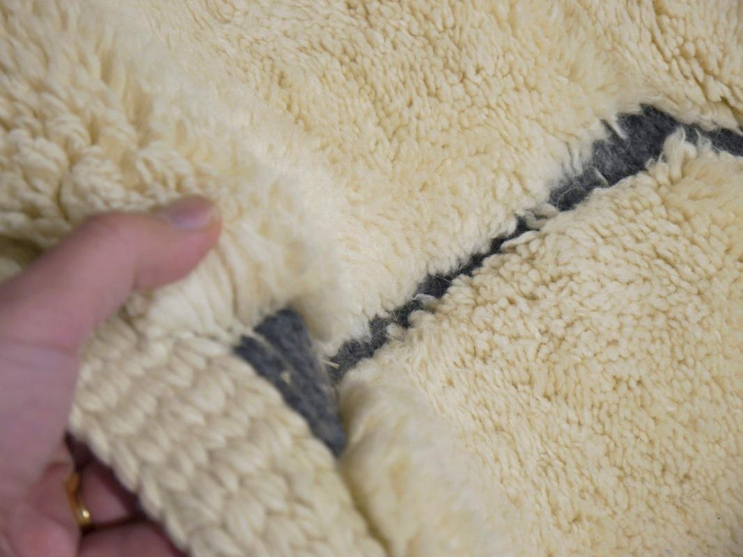 Marokkanischer Teppich Nordafrikanischer Stammes Beni Ourain Design Djoharian Kollektion Beige im Angebot 2