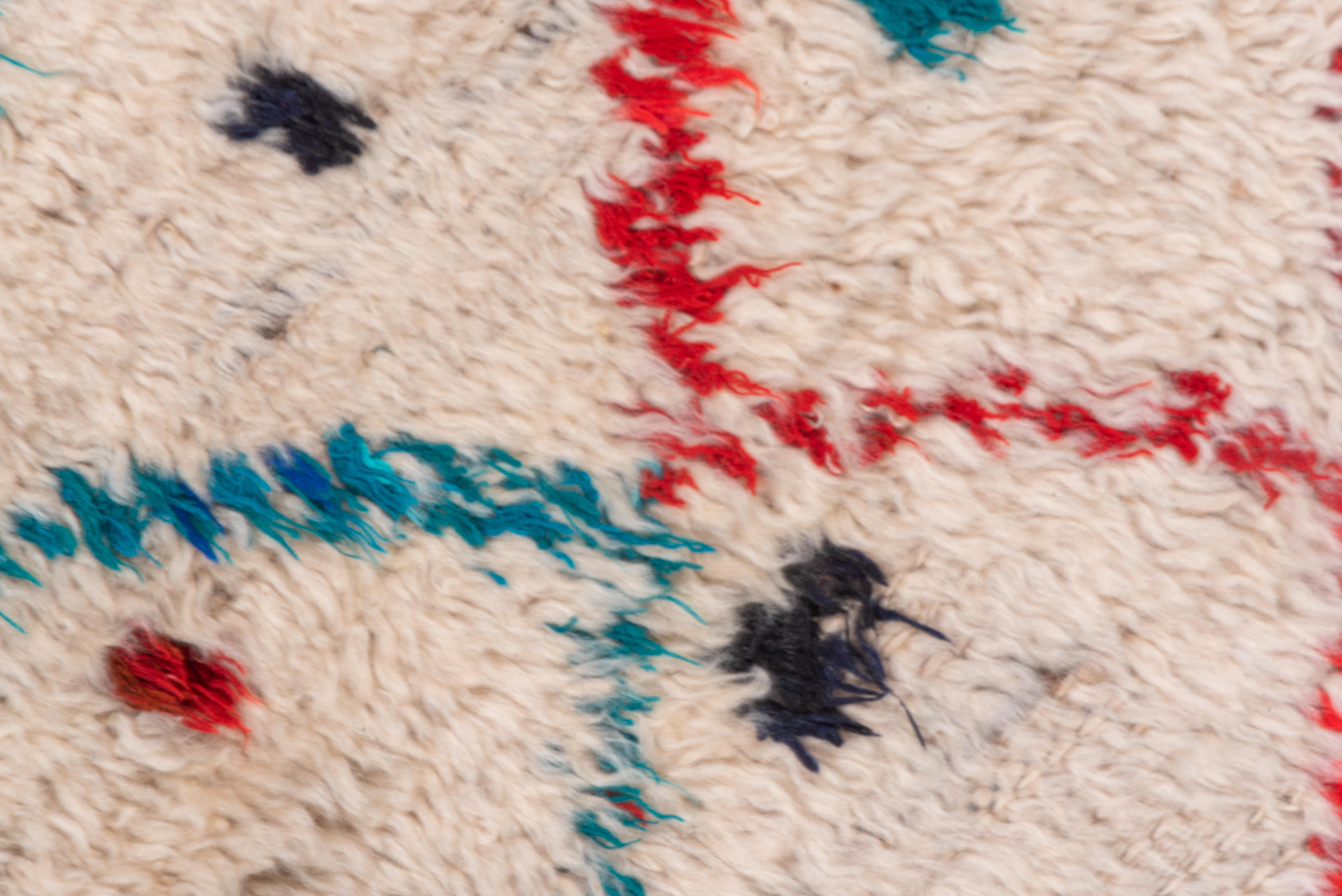 Marokkanischer Teppich mit türkischer Wolle in mehrfarbigem primariem Rot-Blau (Handgeknüpft) im Angebot