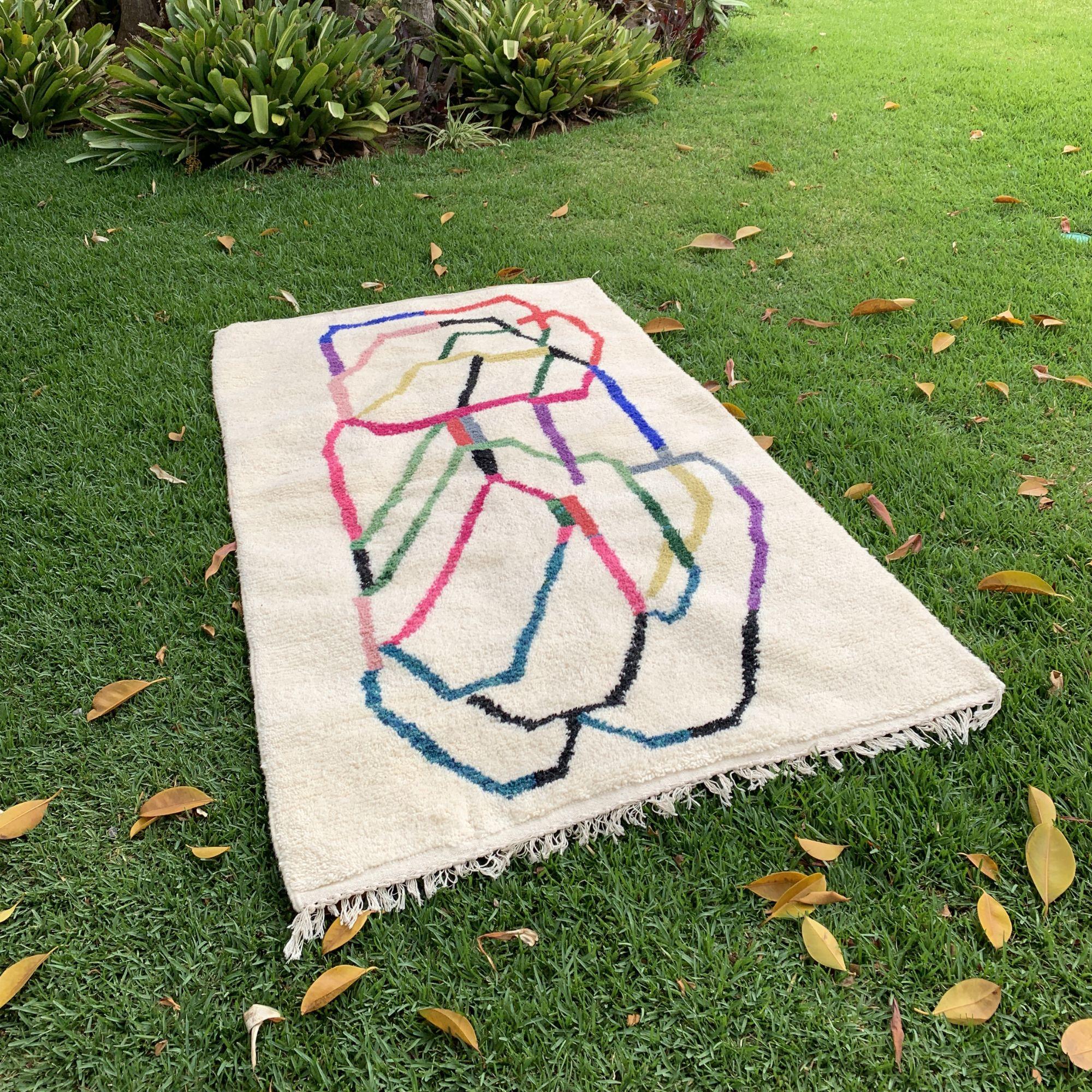 Tapis marocains -  Tapis marocain blanc 5x8  Tissé à la main Design Contemporary en vente 1