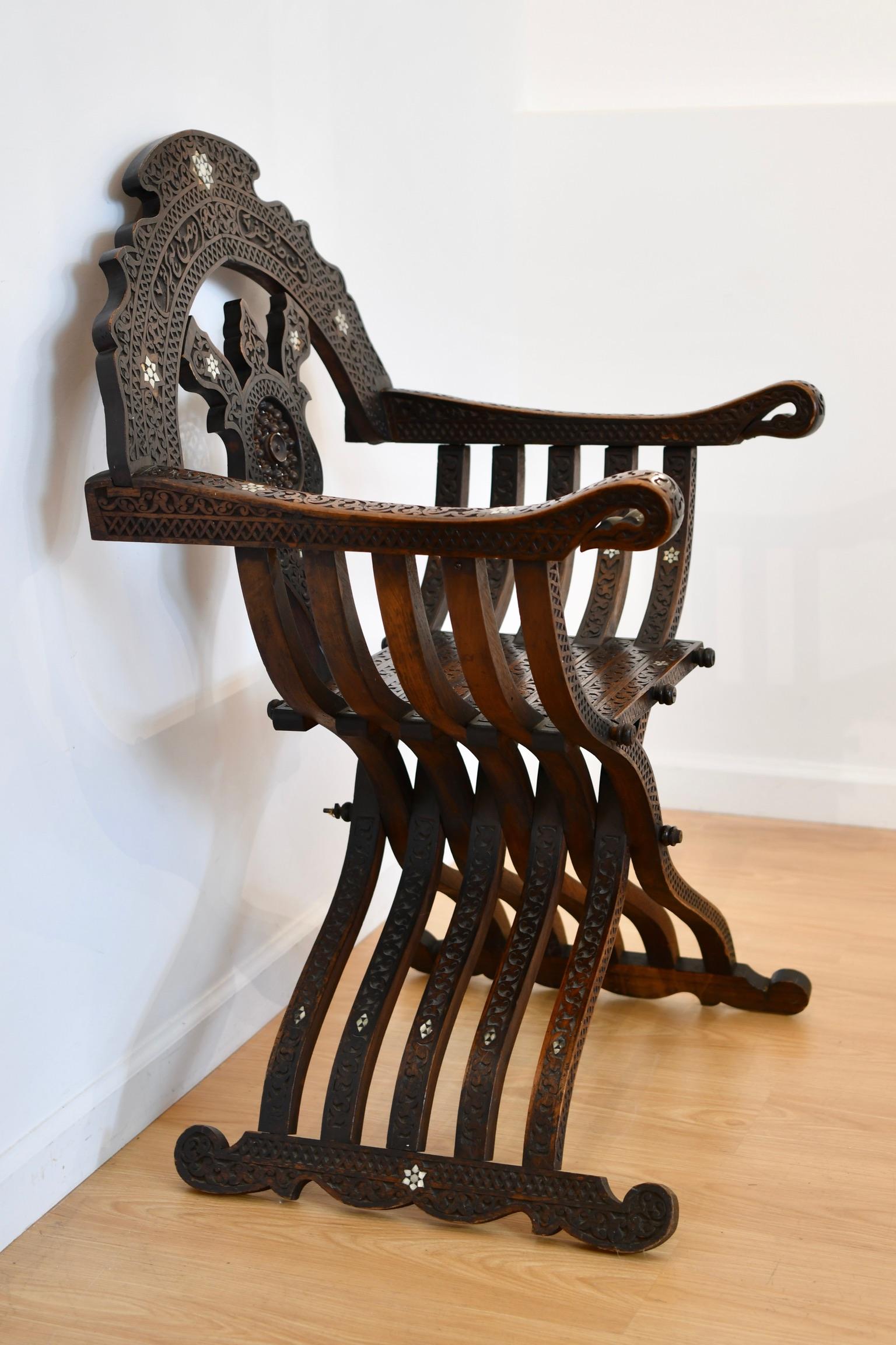 Moroccan Savonarola Armchair With Arabic Caligraphy In Good Condition For Sale In Brooklyn, NY