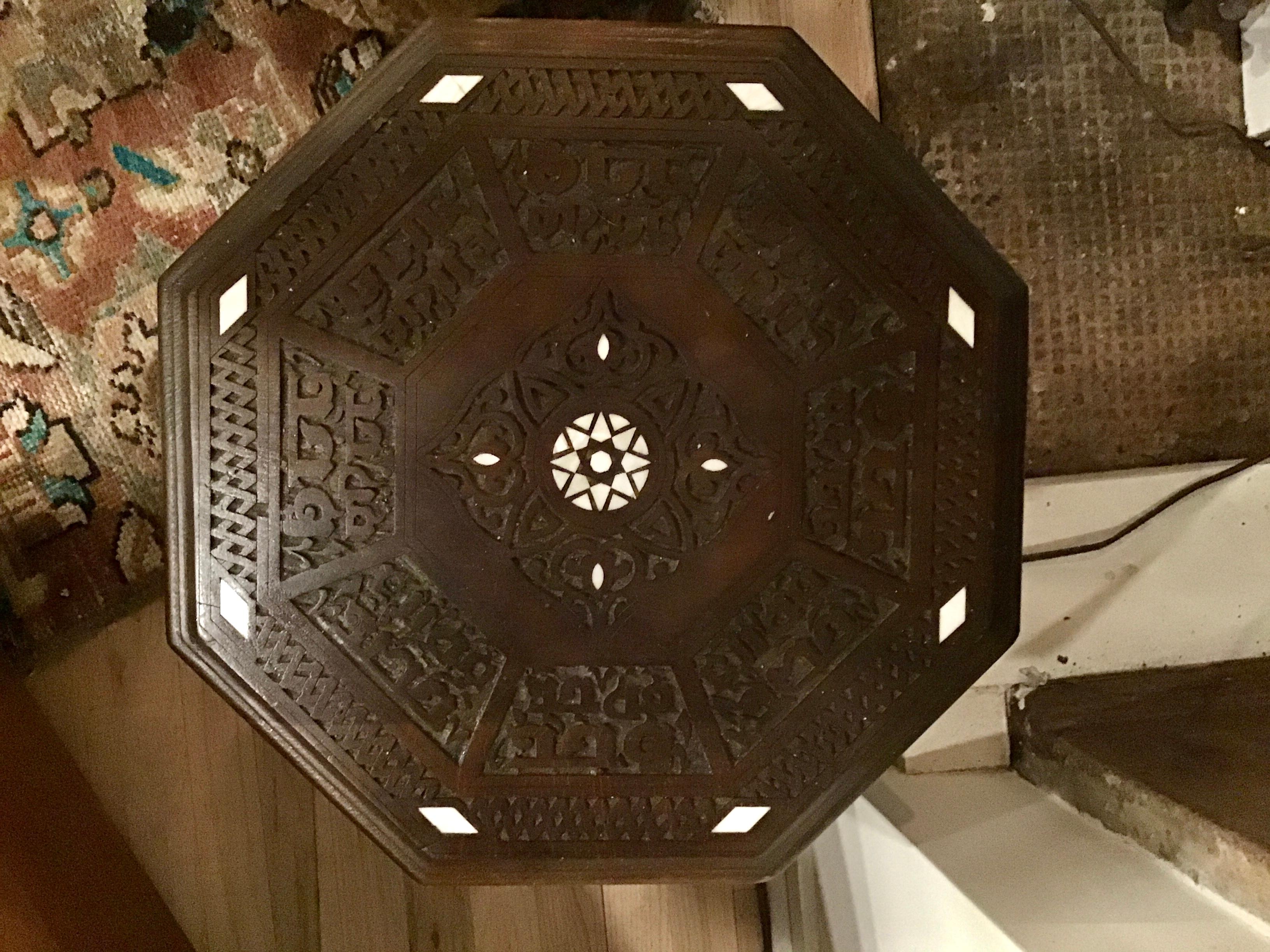 Octagonal wooden table that's perfect to be used as a side / coffee table.
With its significant geometric designs, this round table adds warmth to your home.