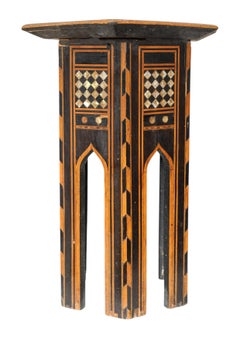 Tavolino marocchino con intarsi ripetitivi in osso, MOP, ebano e legno di frutta