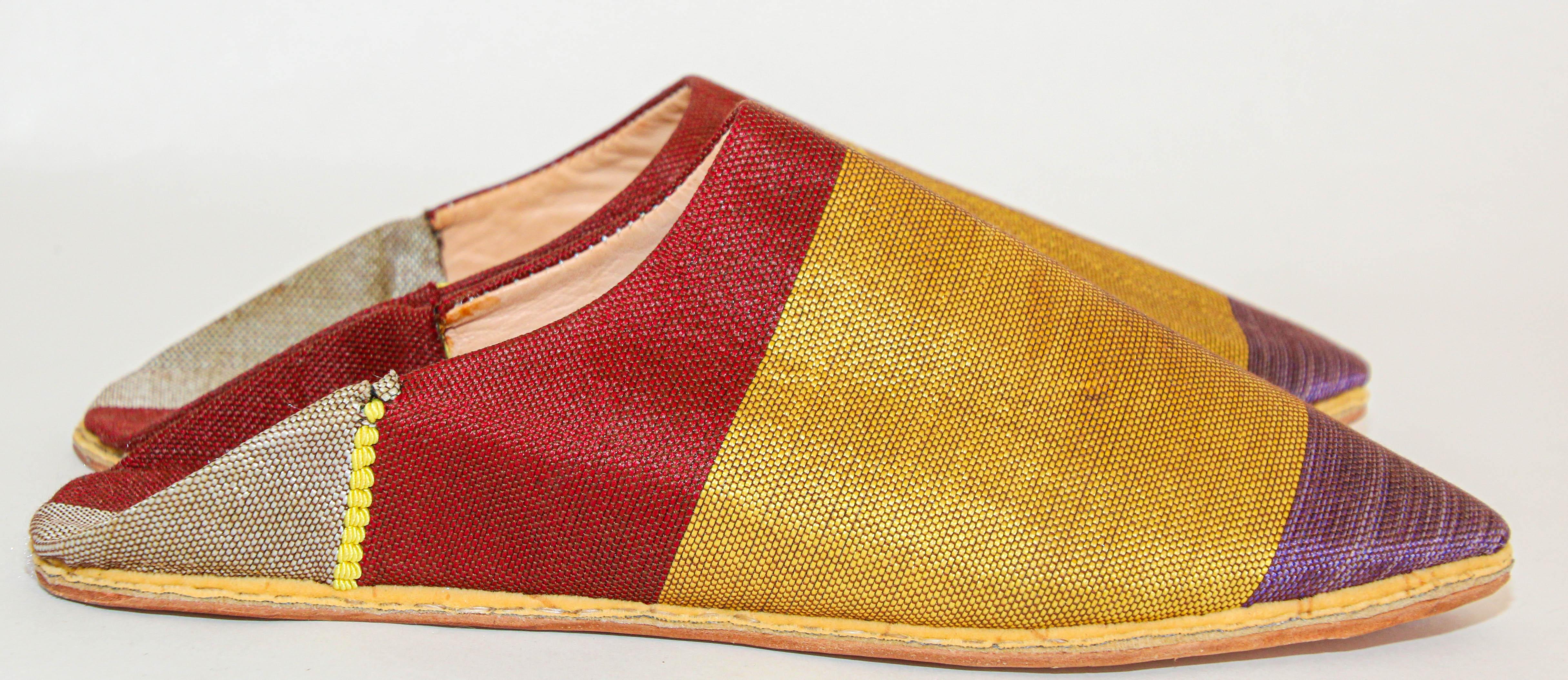 Brown Moroccan Silk Slippers Babouches from Marrakech Pointed Flat Mules Gold and Red For Sale